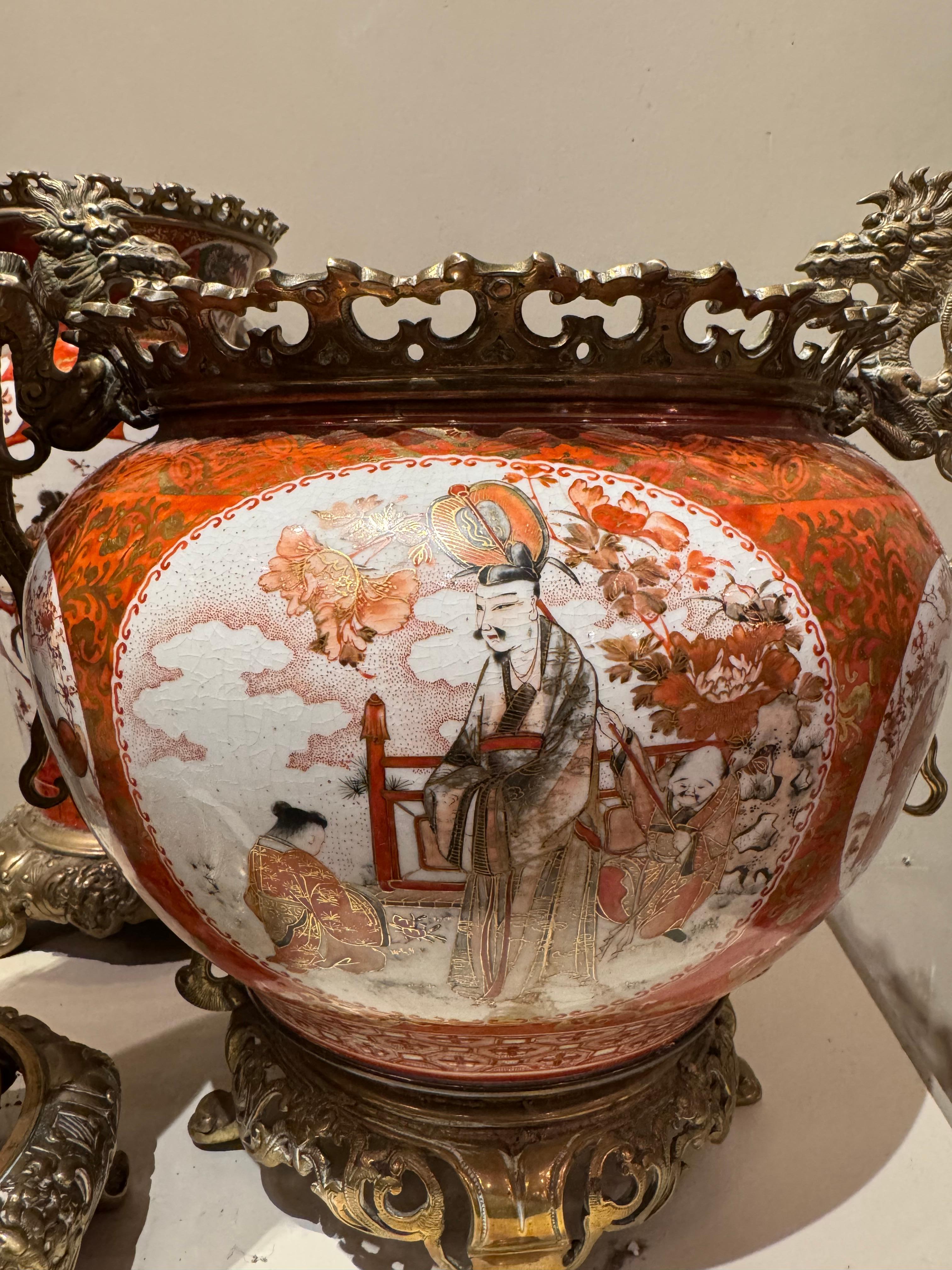 Satz von drei japanischen Porzellanstücken, Meiji-Periode 1852-1912 (Japanisch) im Angebot