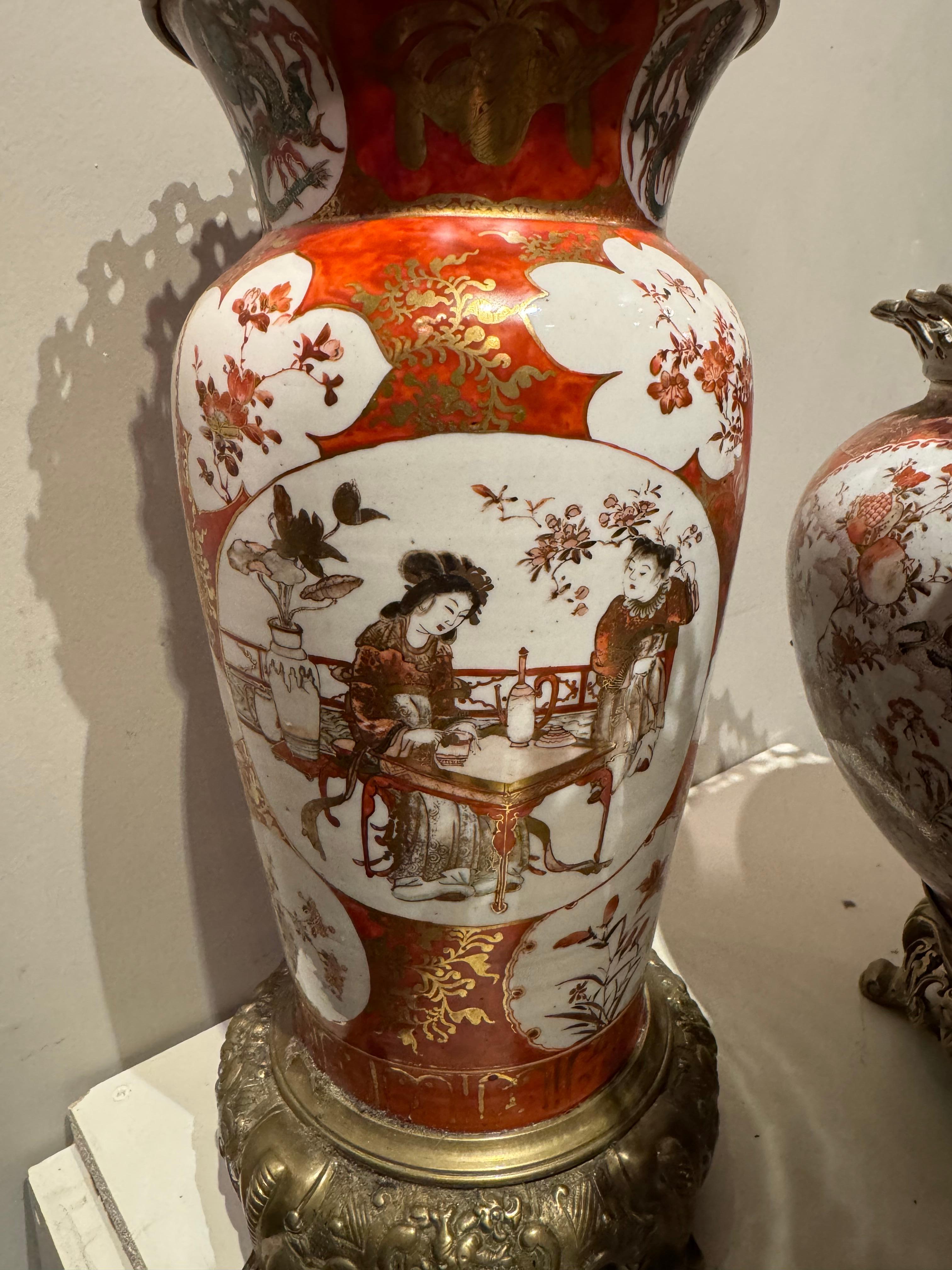 Satz von drei japanischen Porzellanstücken, Meiji-Periode 1852-1912 (Handgefertigt) im Angebot