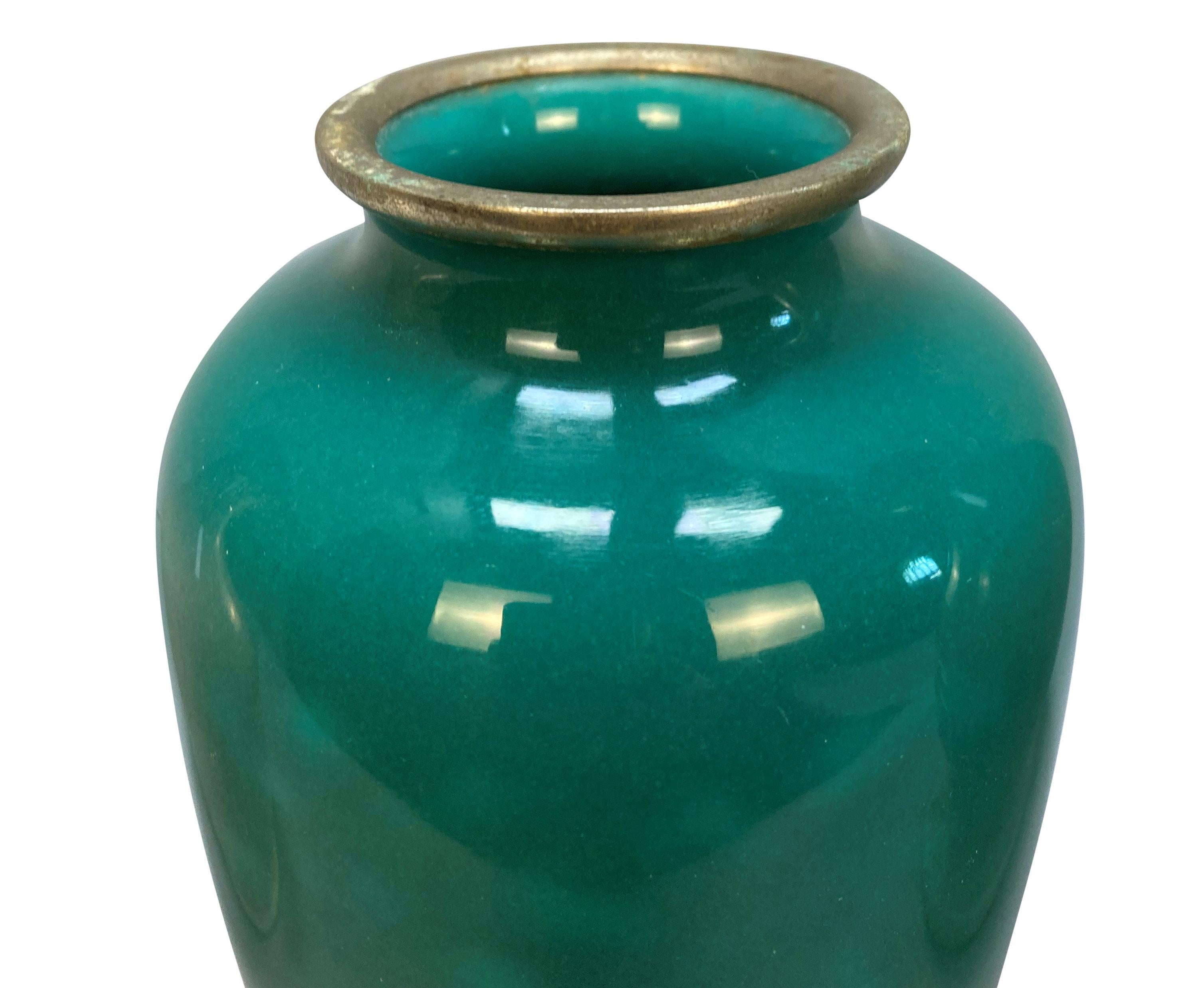 Set Of Three Japanese Porcelain Vases In Good Condition For Sale In Kent, Dover