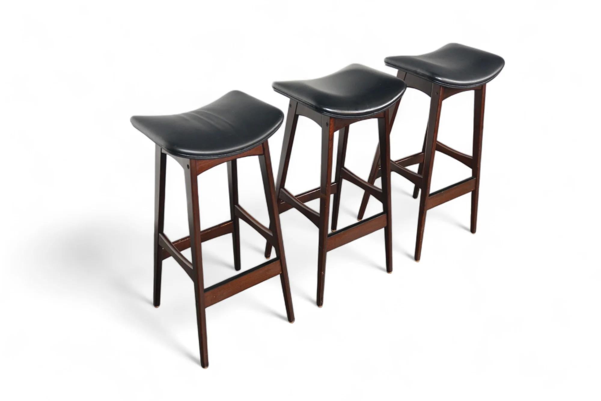 Set Of Three Johannes Andersen Barstools In Black Leather In Good Condition For Sale In Berkeley, CA