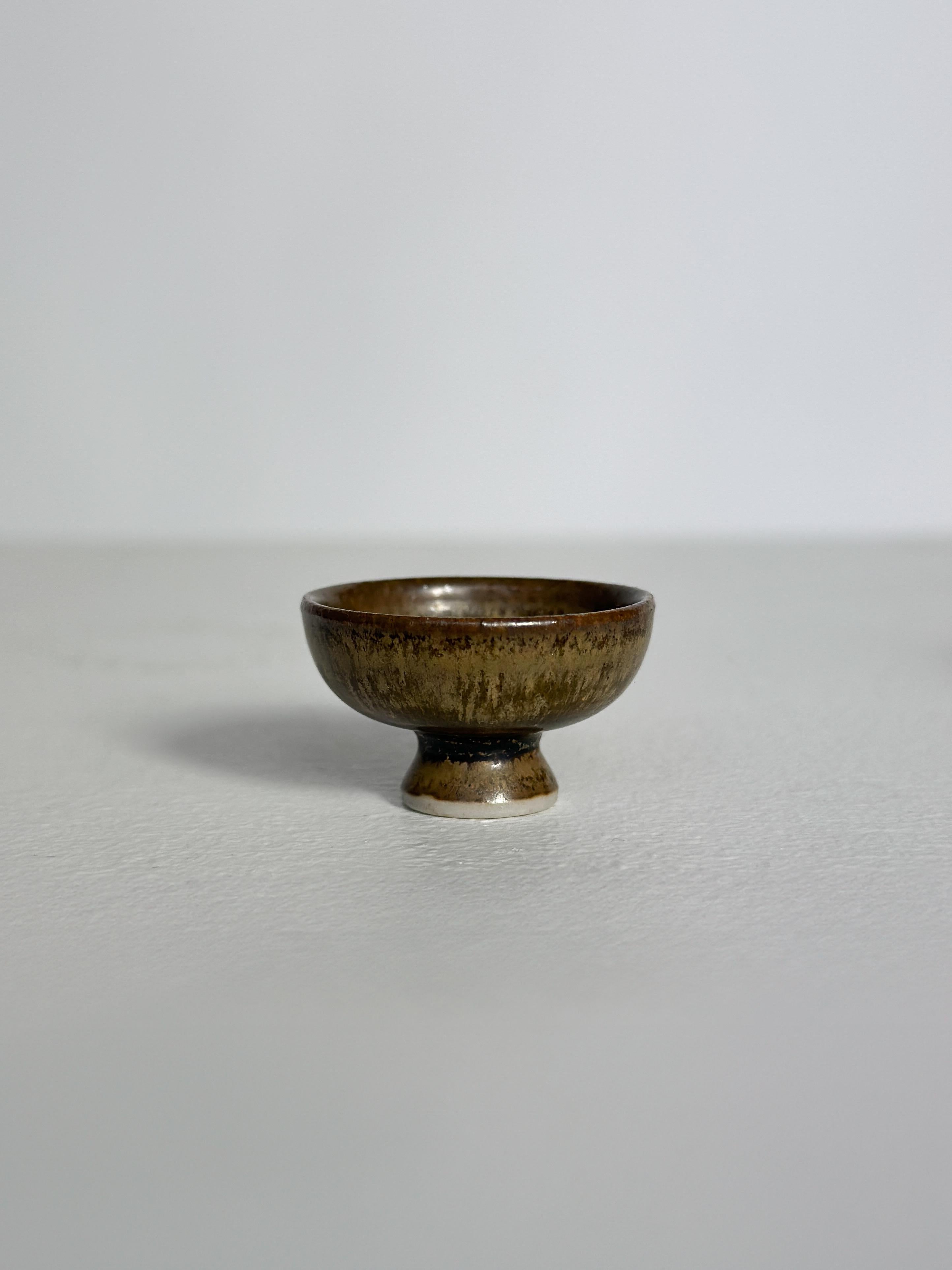 Grès porcellanato Set di tre vasi in miniatura John Andersson Höganäs Svezia 1960 Vaso in gres in vendita