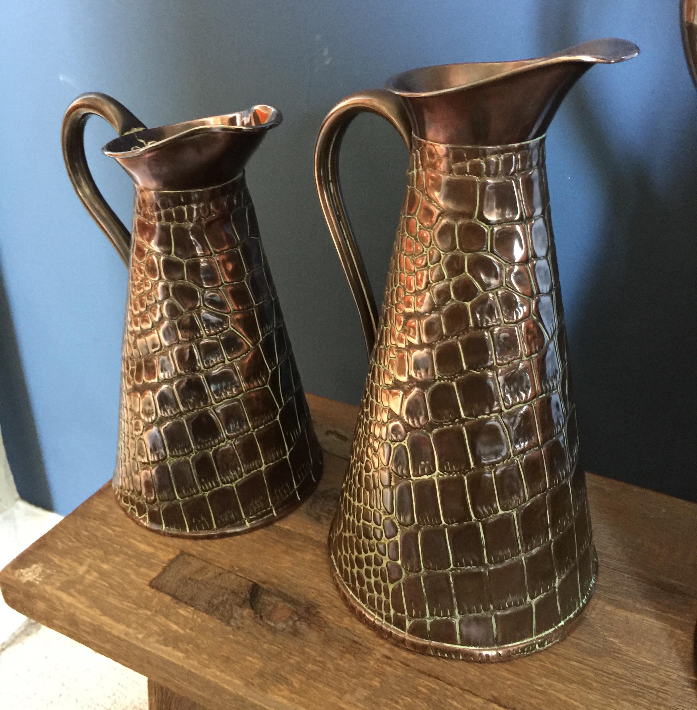 Set of Three Joseph Sankey & Son Copper Crocodile Jugs, circa 1900 In Good Condition For Sale In Heathfield, East Sussex