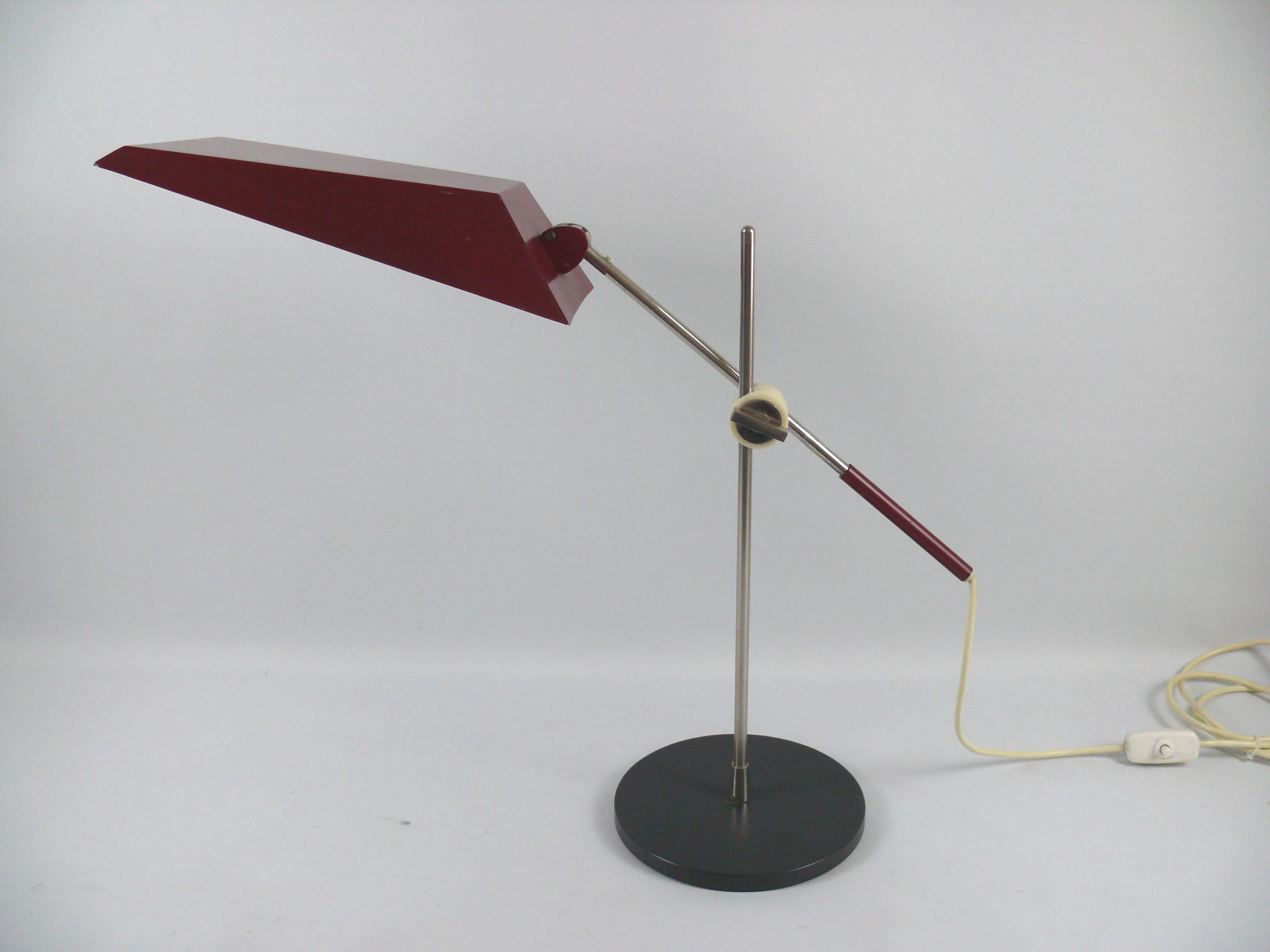 Extremely rare set of 1960s lamps by the well-known lighting company Kaiser Leuchten, Arnsberg - Germany. The lampshades are designed in an elegant geometric style and painted maroon. The three lamps have all the same lampshades.

Desklamp - Model