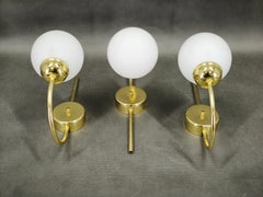 Set di tre applique in ottone e vetro opalino di Kamenický Šenov