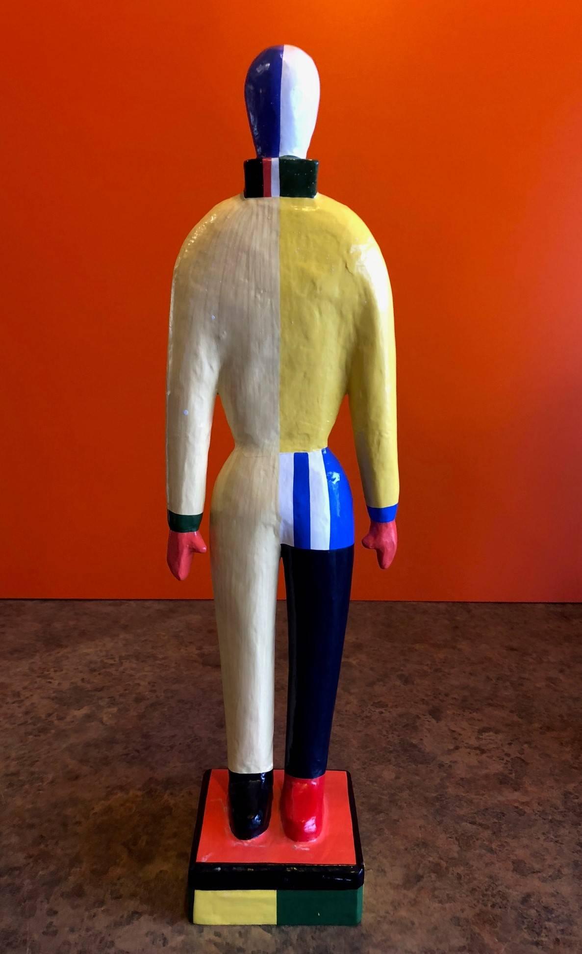 Satz von drei Kasimir Malewitsch Guggenheim Museum Pappmaché-Figuren 1996 SRGF (Papier)