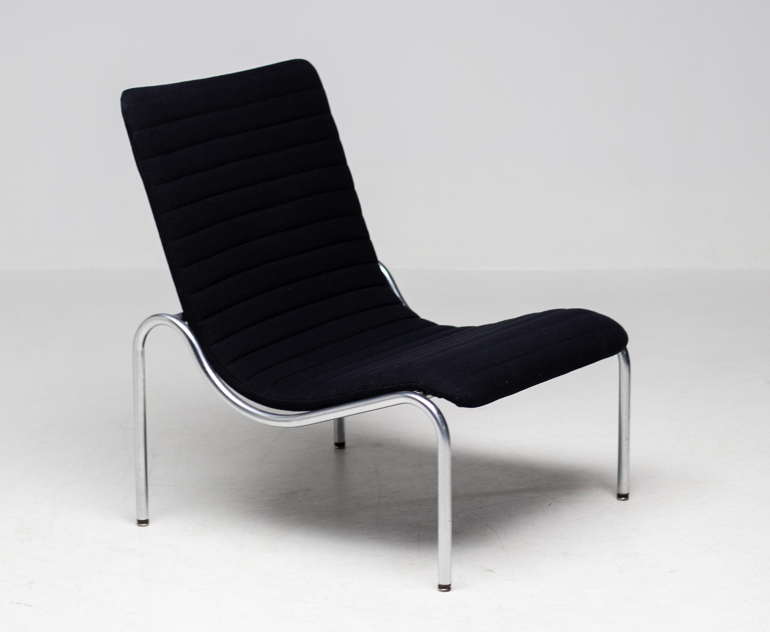 Set of 3 lounge chairs No. 704 designed by Kho Liang Ie for Stabin Woerden, the Netherlands.
Elegant and very comfortable Minimalist design by the Dutch modernist master. 
Beautiful matte chrome frame with black Hopsak upholstery.
This wonderful