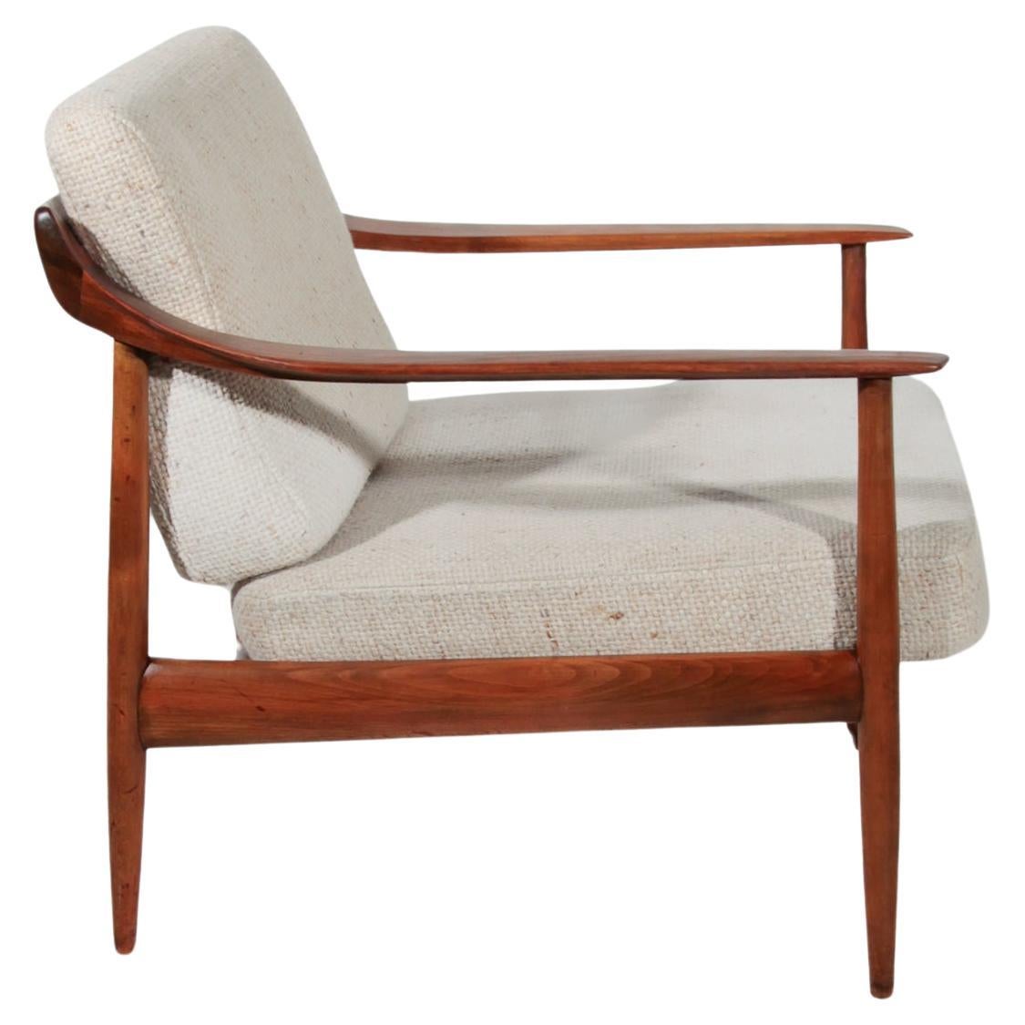 Knoll- Antimott Walnut Lounge Chair designed by Walter Knoll, 1960