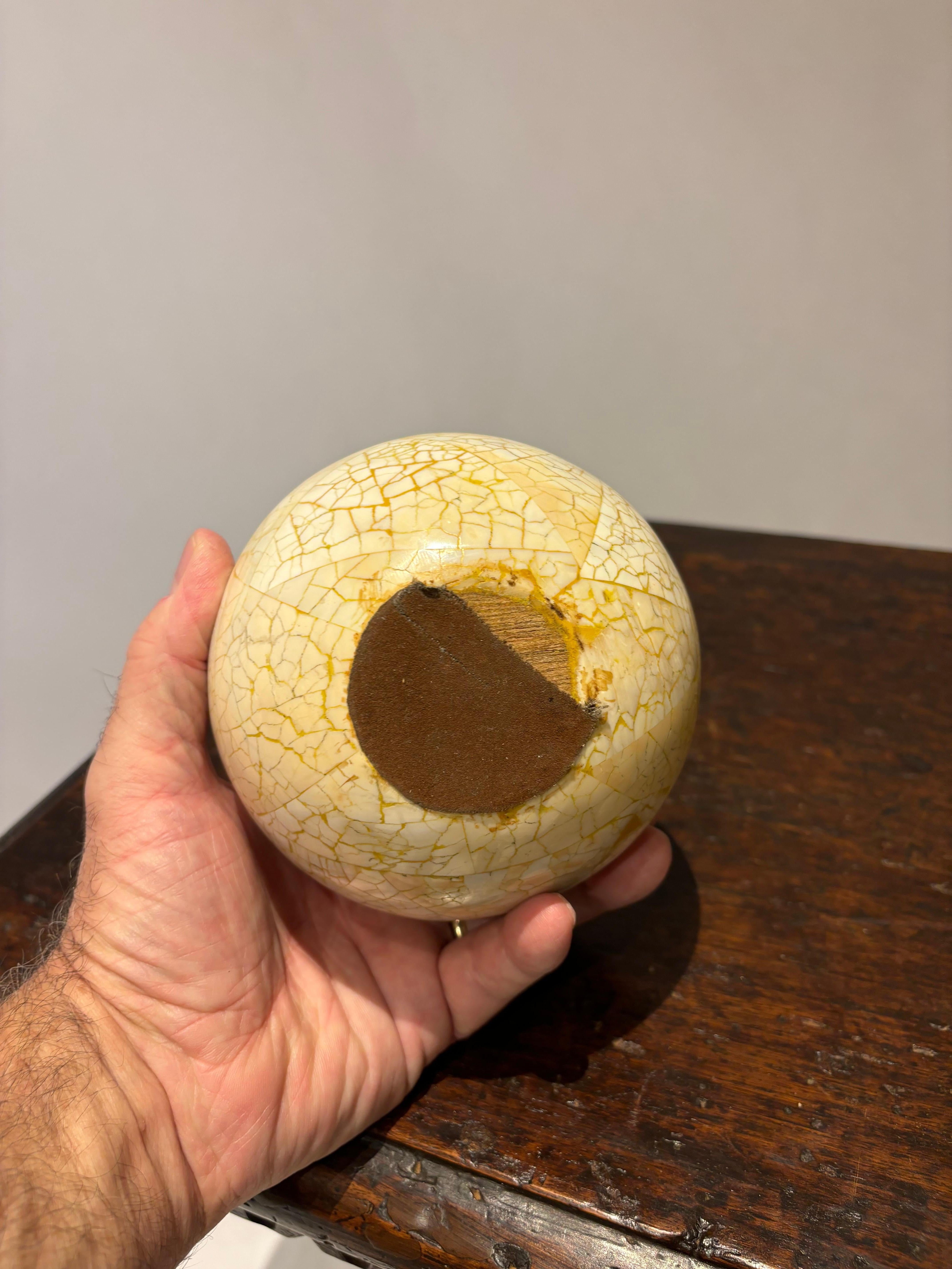 Set Of Three Lacquered Tessellated Egg Shell Spheres, Mid 20th Century For Sale 9