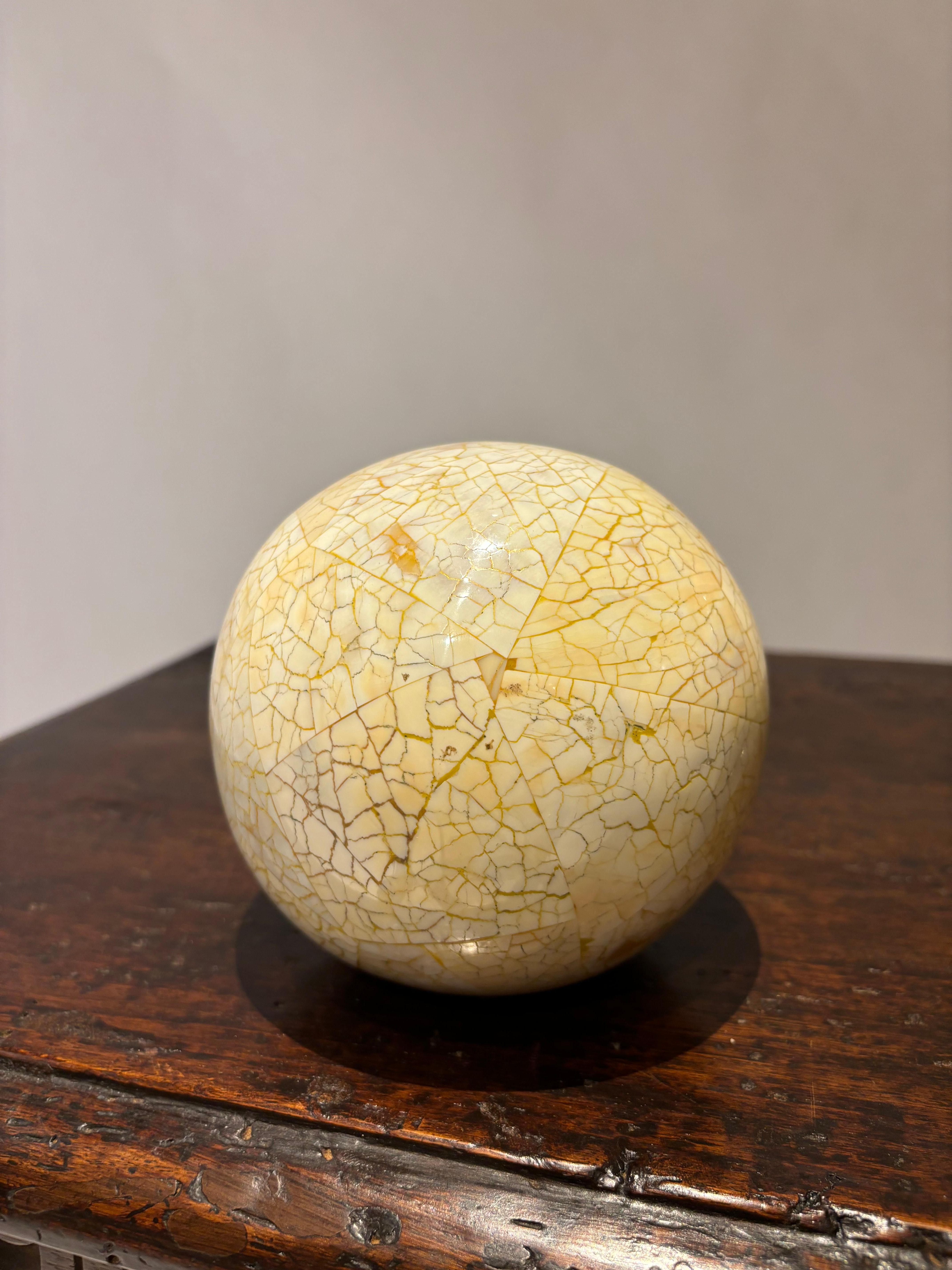 Set Of Three Lacquered Tessellated Egg Shell Spheres, Mid 20th Century For Sale 11