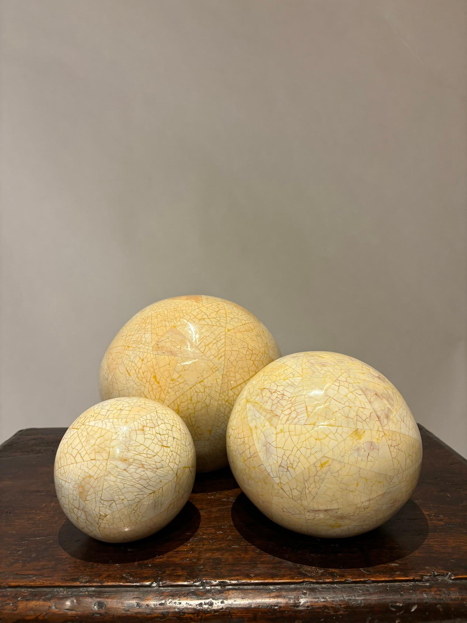 American Set Of Three Lacquered Tessellated Egg Shell Spheres, Mid 20th Century For Sale
