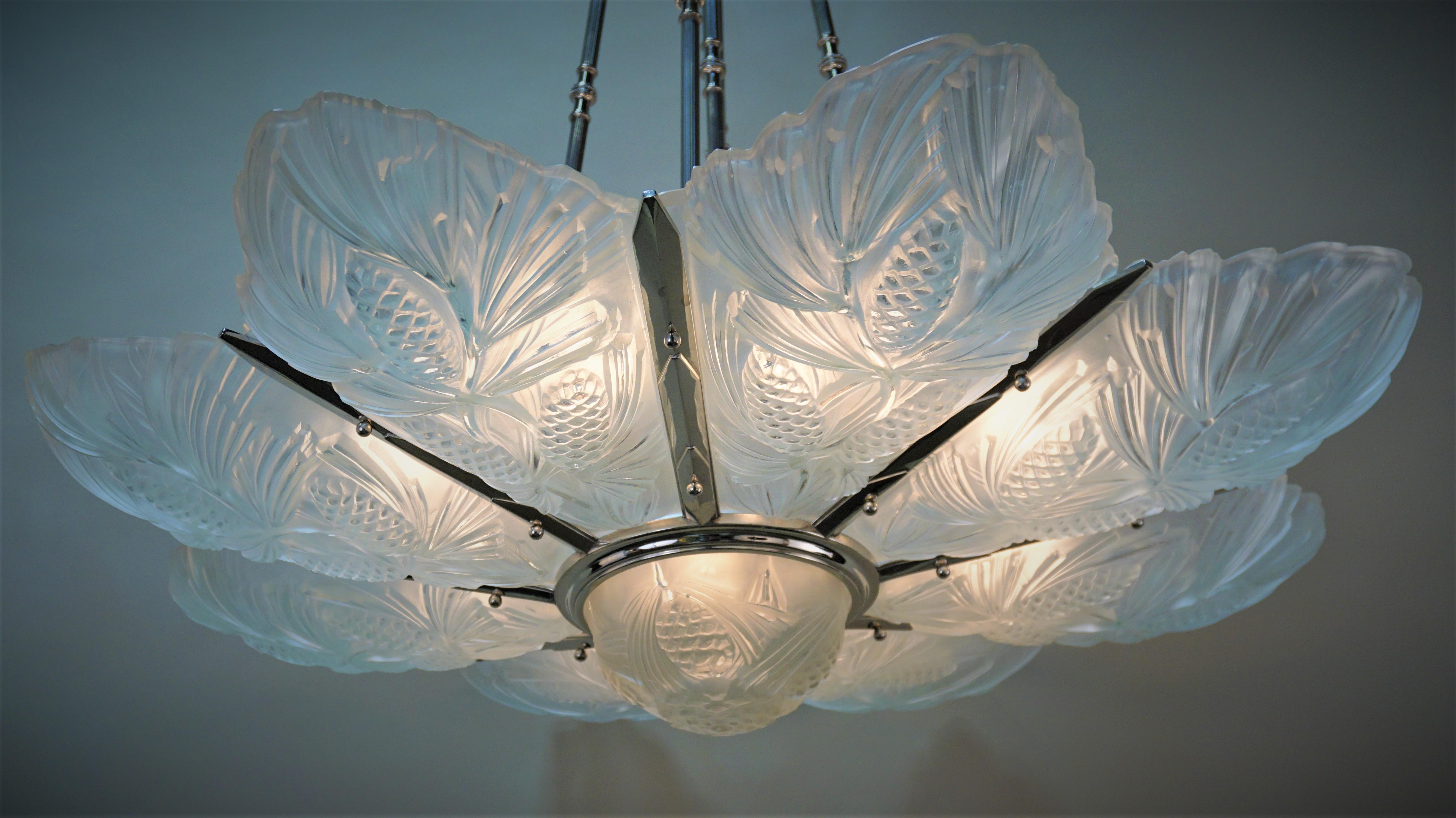 French Large Art Deco Chandelier by Sabino