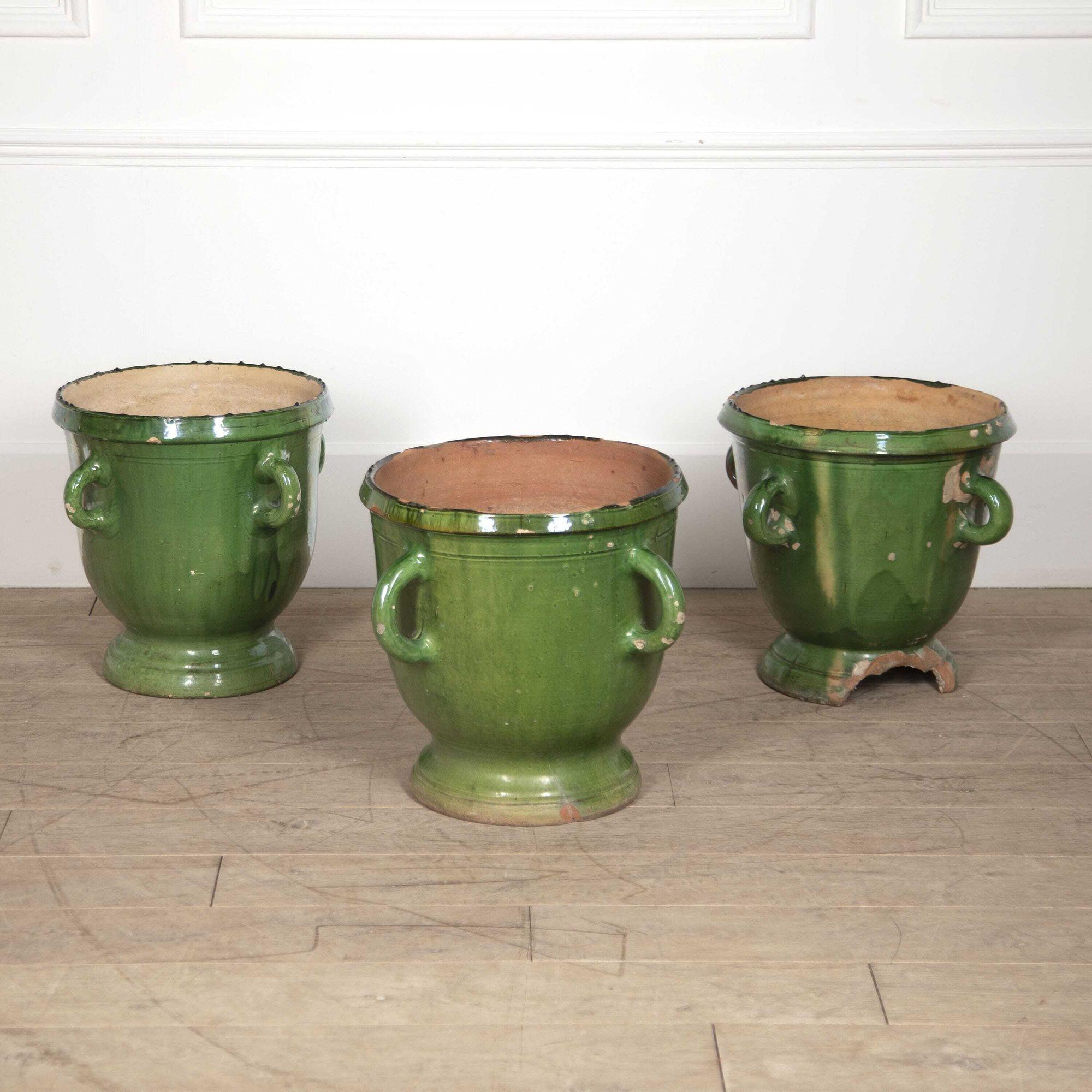Set of Three Large French Castelnaudary Planters In Good Condition In Gloucestershire, GB