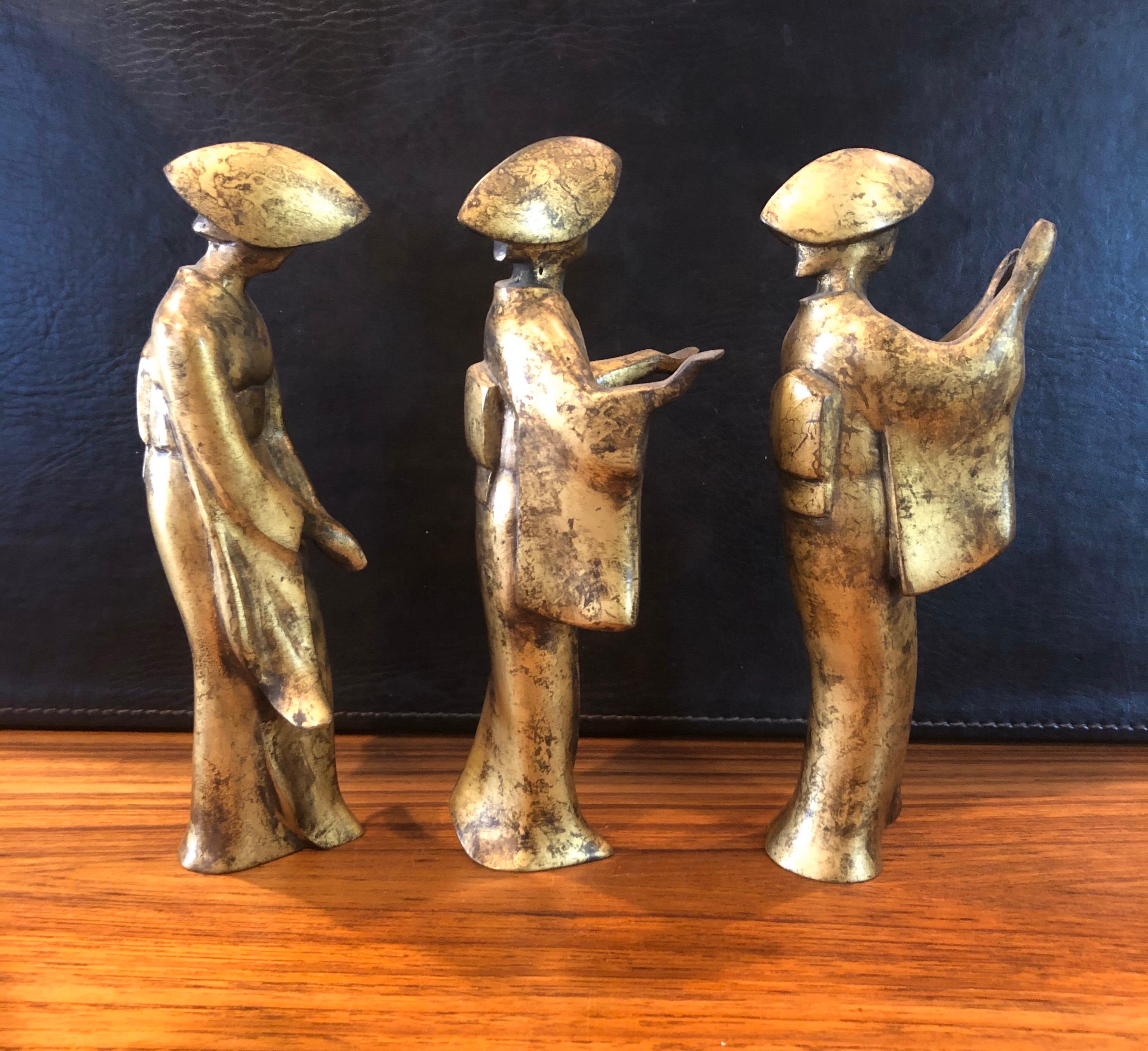 Mid-Century moderno Set di tre grandi statuette di geisha giapponese del Medioevo in vendita