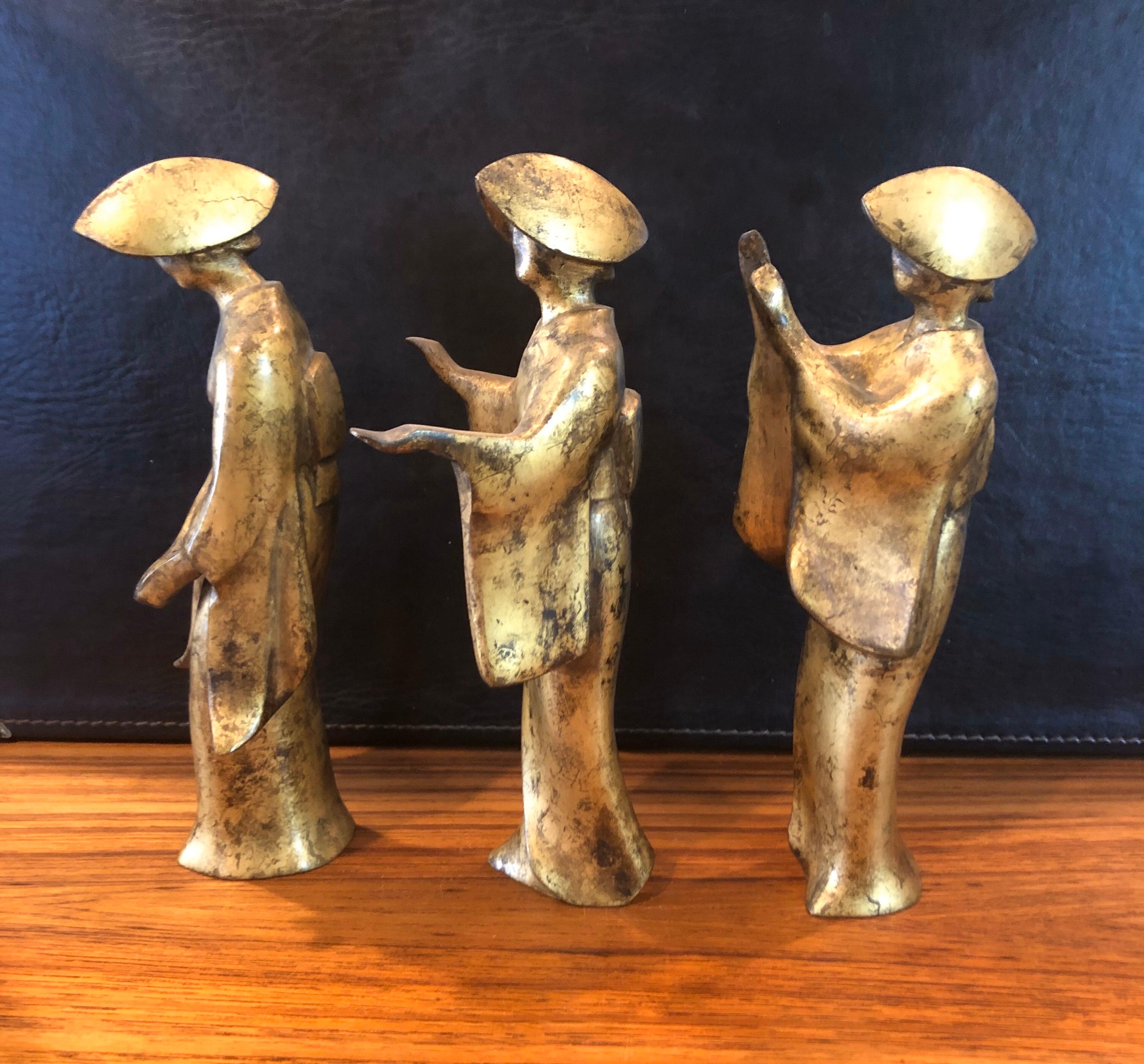 Giapponese Set di tre grandi statuette di geisha giapponese del Medioevo in vendita