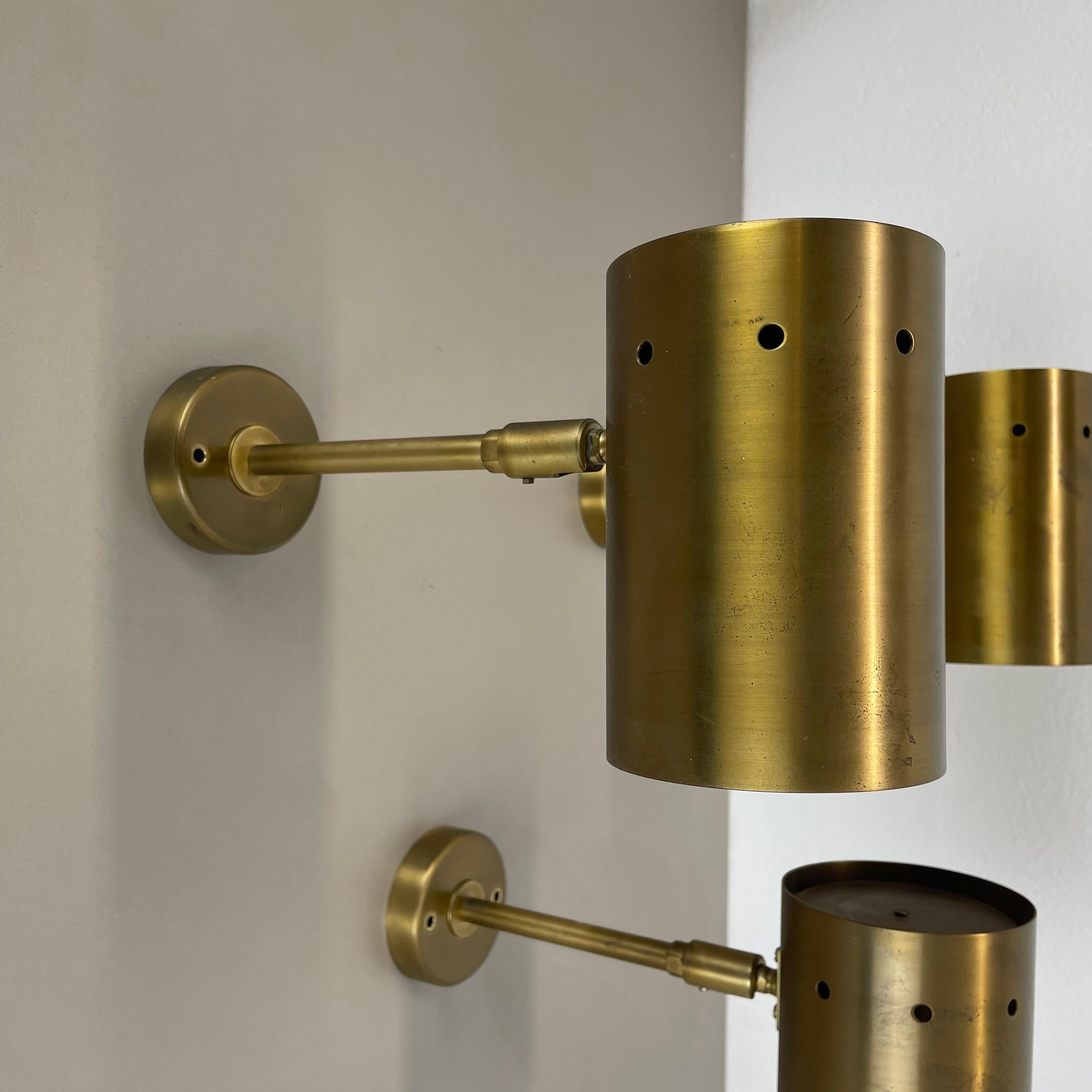 Set von drei großen minimalistischen Wandleuchten aus Messing „tube“-Wandleuchten, Italien 1970er Jahre im Zustand „Gut“ im Angebot in Kirchlengern, DE