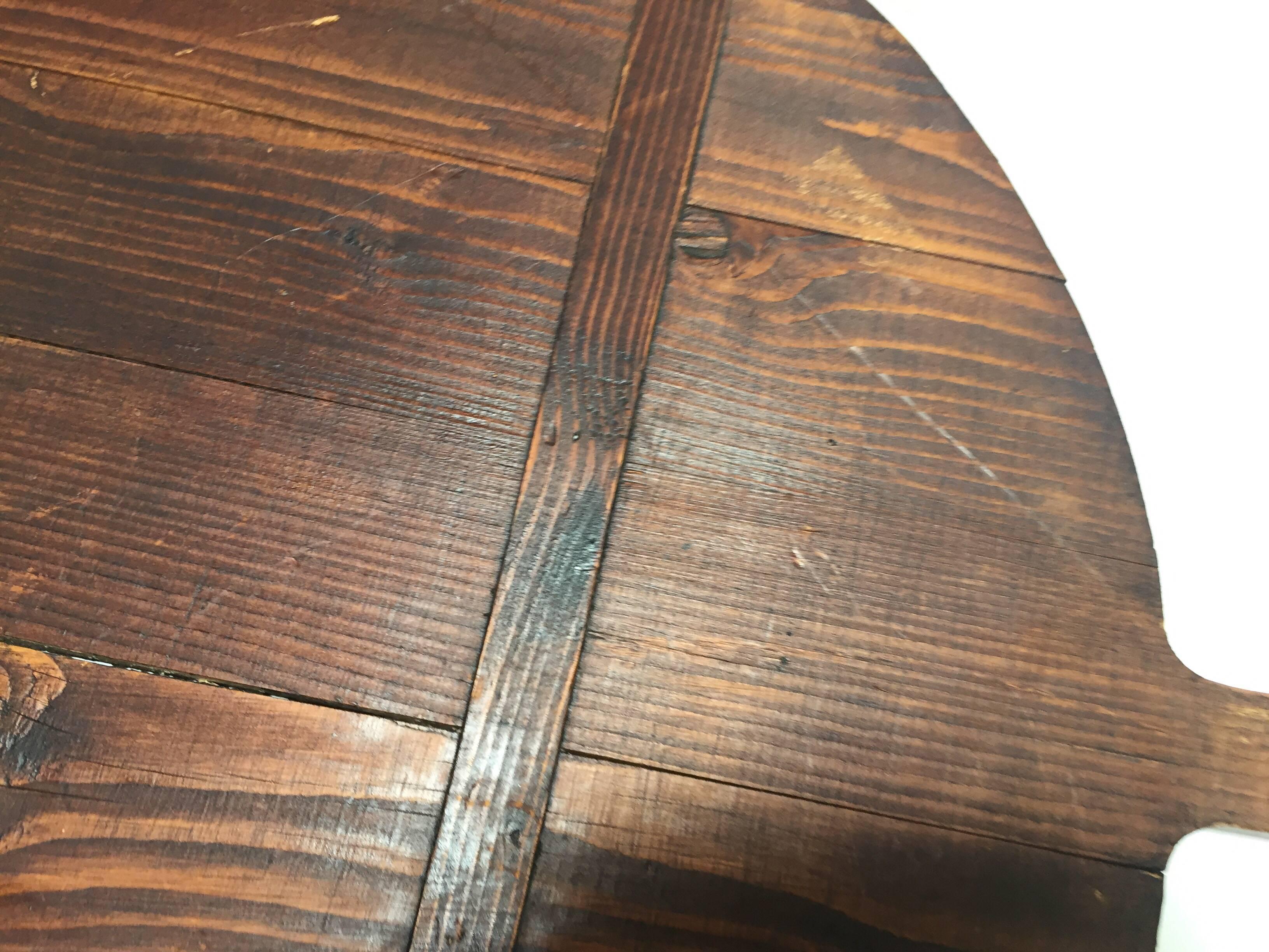 Set of Three Large Round Pine Cutting Boards with Handle In Good Condition In North Hollywood, CA
