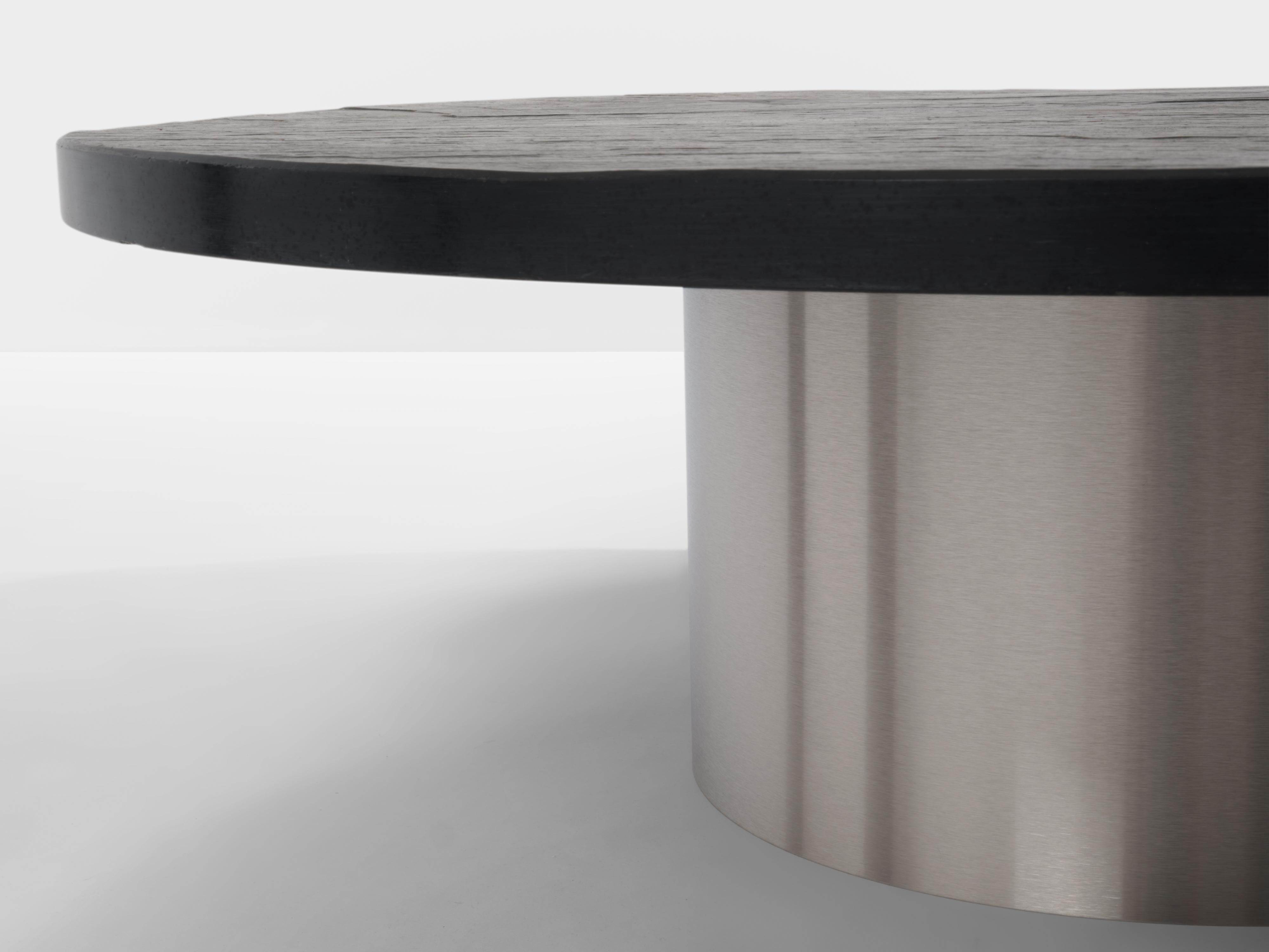 Satz von drei großen Couchtischen mit Schieferplatten aus gebürstetem Stahl 1970er Jahre im Angebot 1