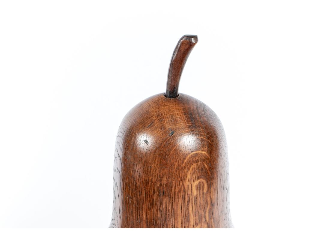 Artisanat Ensemble de trois grands fruits en bois massif en vente