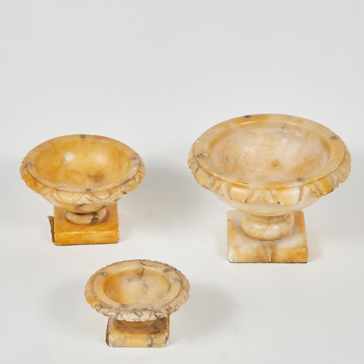 Set of Three Late 18th Century Italian Alabaster Tazzas  For Sale 1