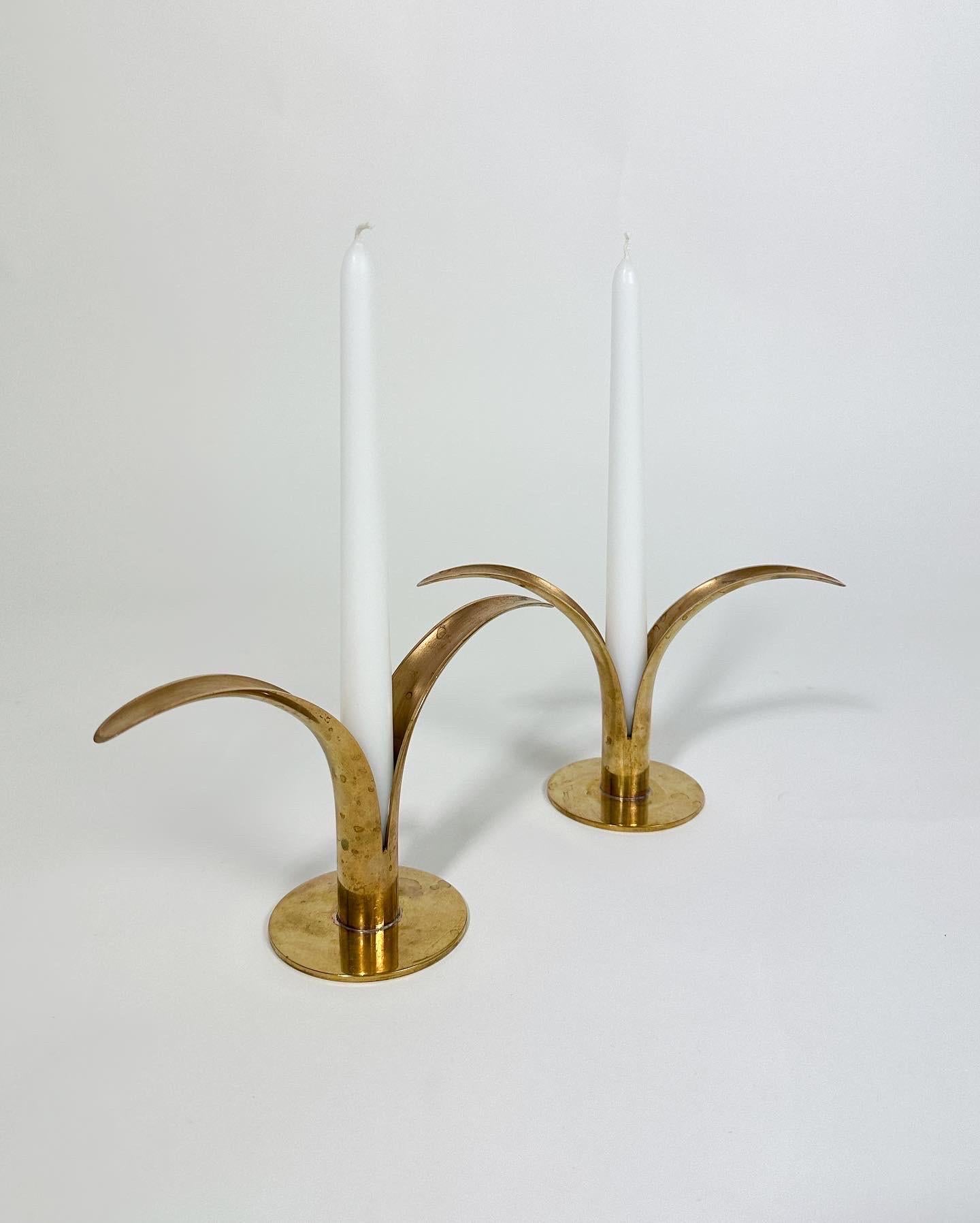 Juego de tres velas de lirio Ivar Alenius Björk para Ystad Metall Suecia Años 40 Sueco en venta
