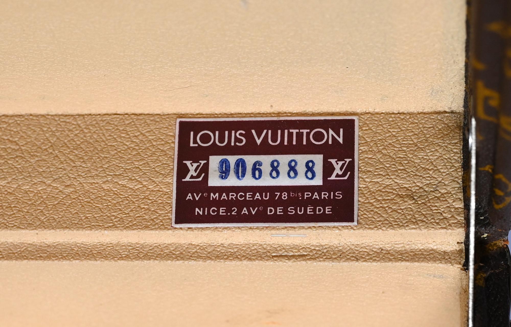 Set of Three Louis Vuitton Suitcases Alzer 80 Alzer 80 Alzer 70 1970 7