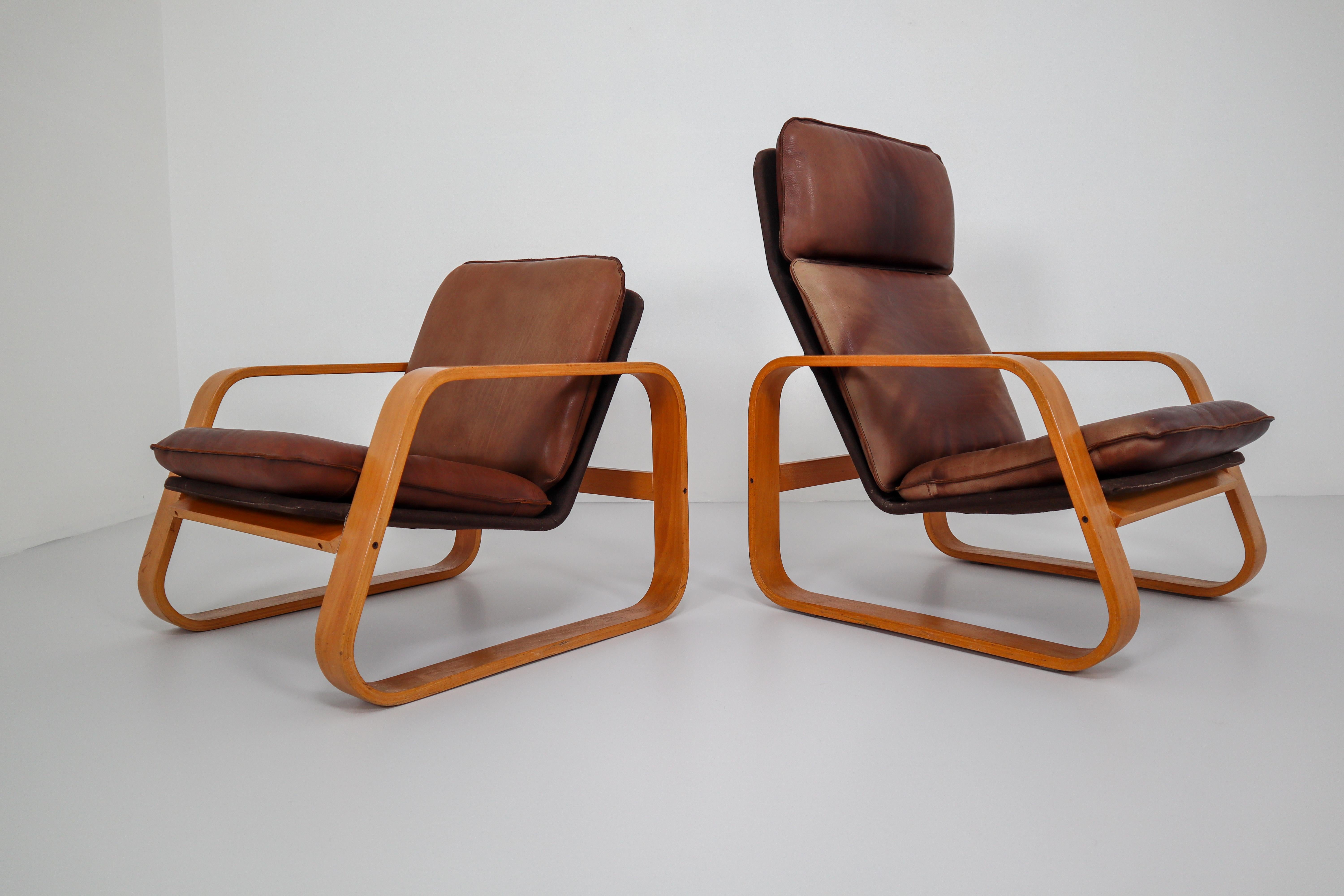 Set of Three Lounge Chairs, Patinated Leather and Bentwood, France, 1970s In Good Condition In Almelo, NL