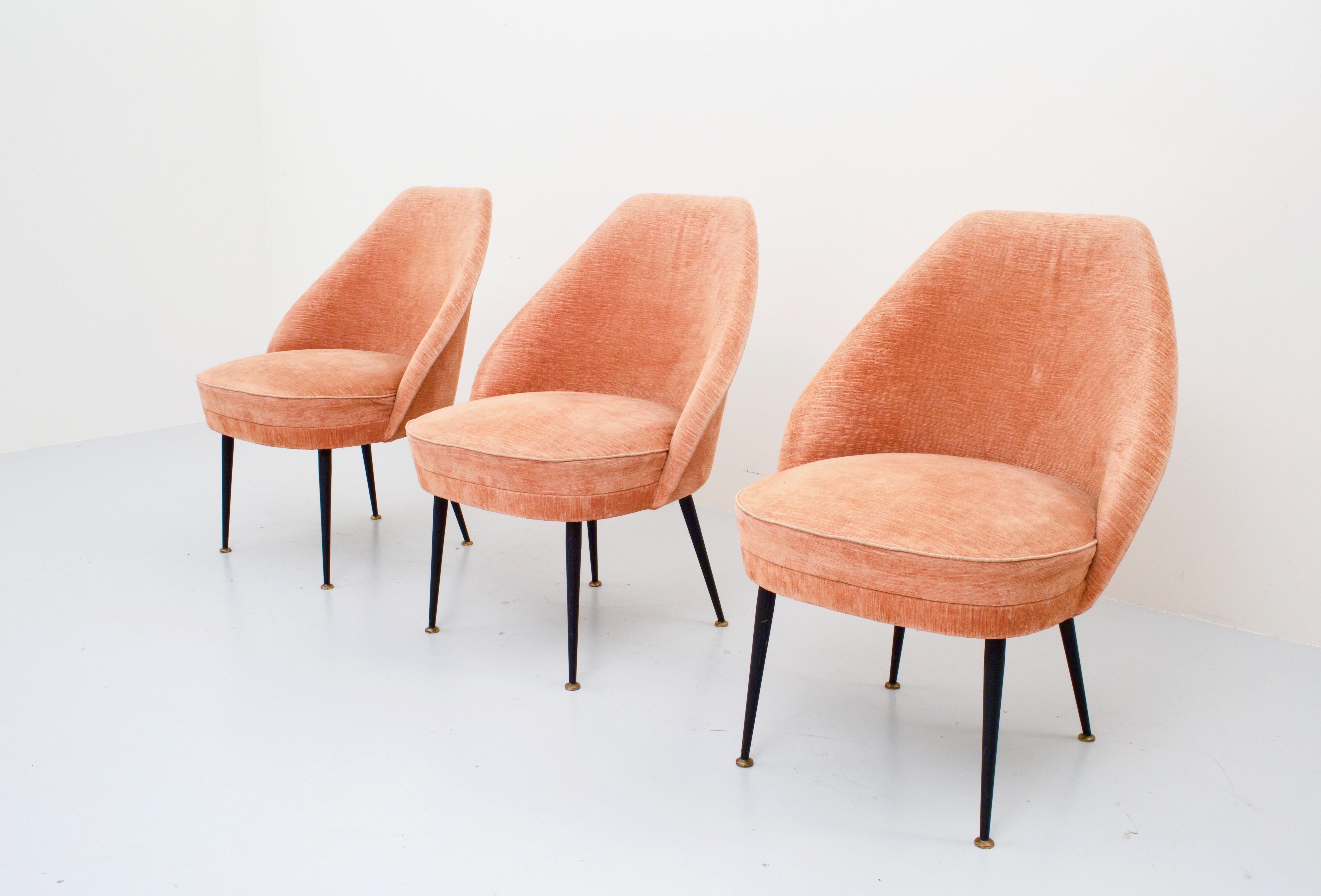 Mid-20th Century Set of Three Lounge Chairs in Pink Velvet by Carlo Pagano for Arflex, Italy 1952 For Sale