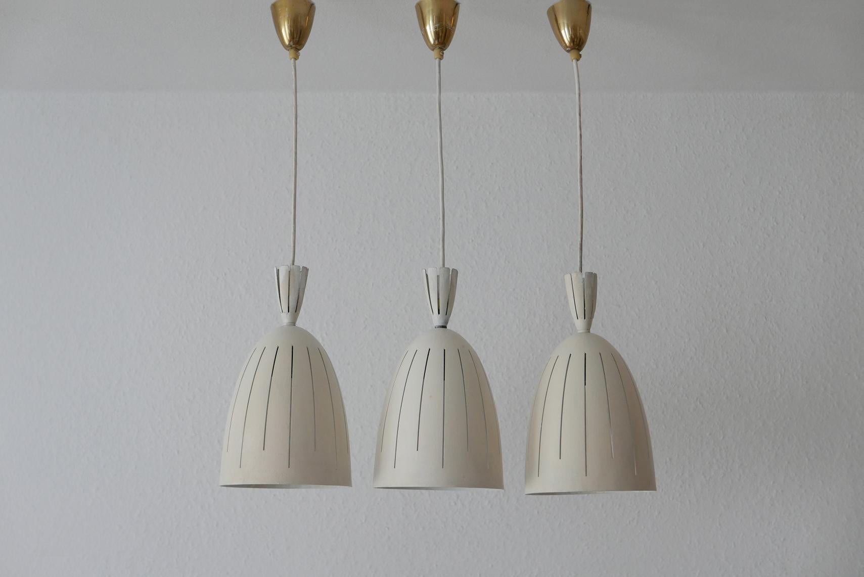 Mid-Century Modern Ensemble de trois jolies lampes suspendues Diabolo Modernity, années 1950, Allemagne en vente