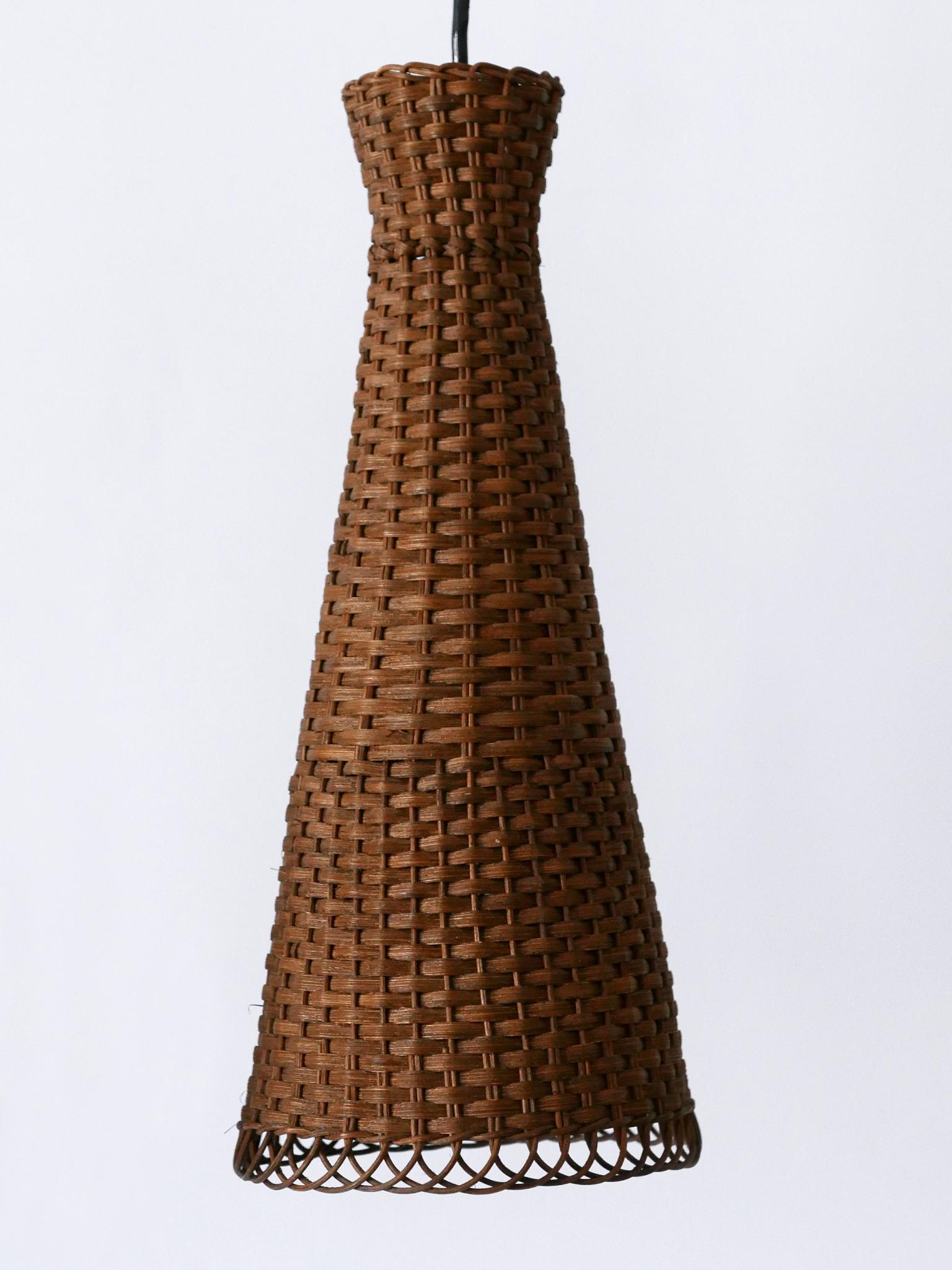 Satz von drei schönen modernen Rattan-Diabolo-Hängeleuchten aus der Jahrhundertmitte 1960er Jahre im Zustand „Gut“ im Angebot in Munich, DE
