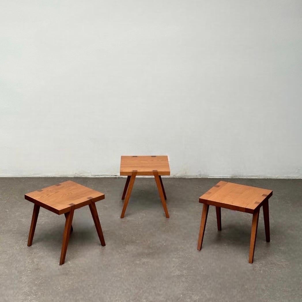 Set of Three Italian Low Stools/Bedside Tables by Centro Studio Flexform in Walnut (1988)

Embrace the captivating charm of Italian craftsmanship with this exquisite set of three low stools/bedside tables, an iconic creation by Centro Studio