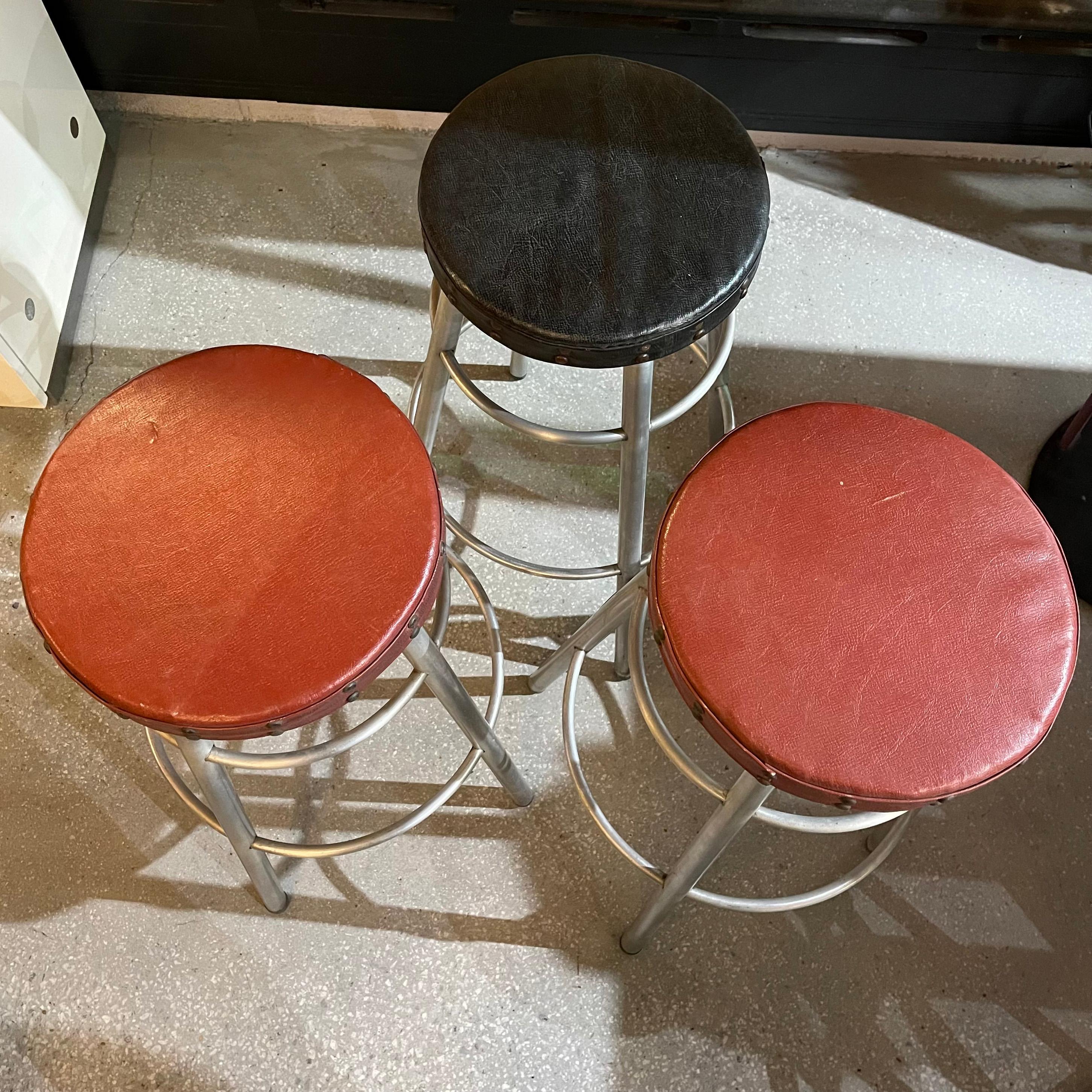Machine Age Tubular Aluminium Counter Stools By Alcoa Aluminum Co In Good Condition For Sale In Brooklyn, NY