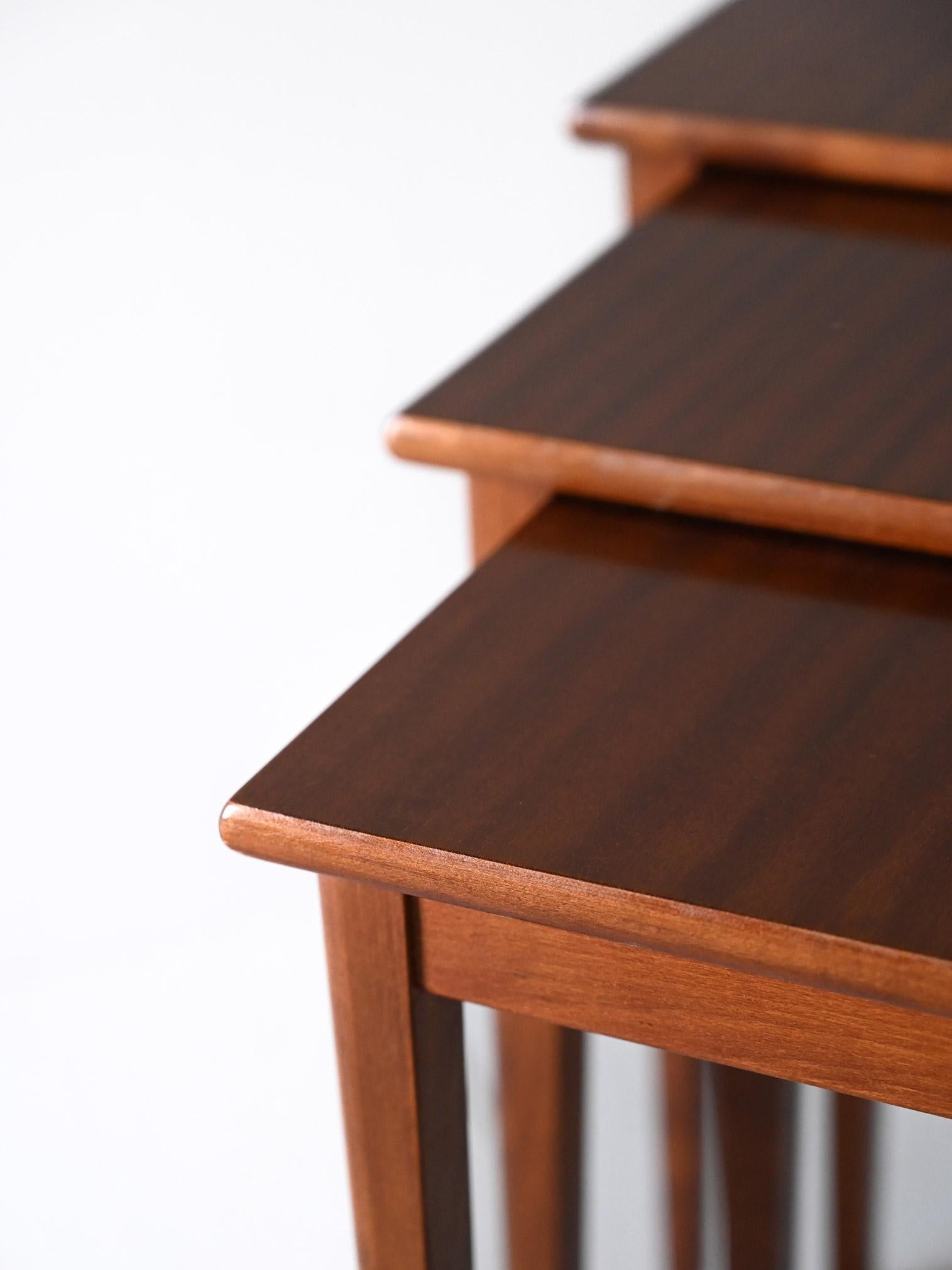 Mahogany Set of three mahogany honeycomb sofa tables For Sale