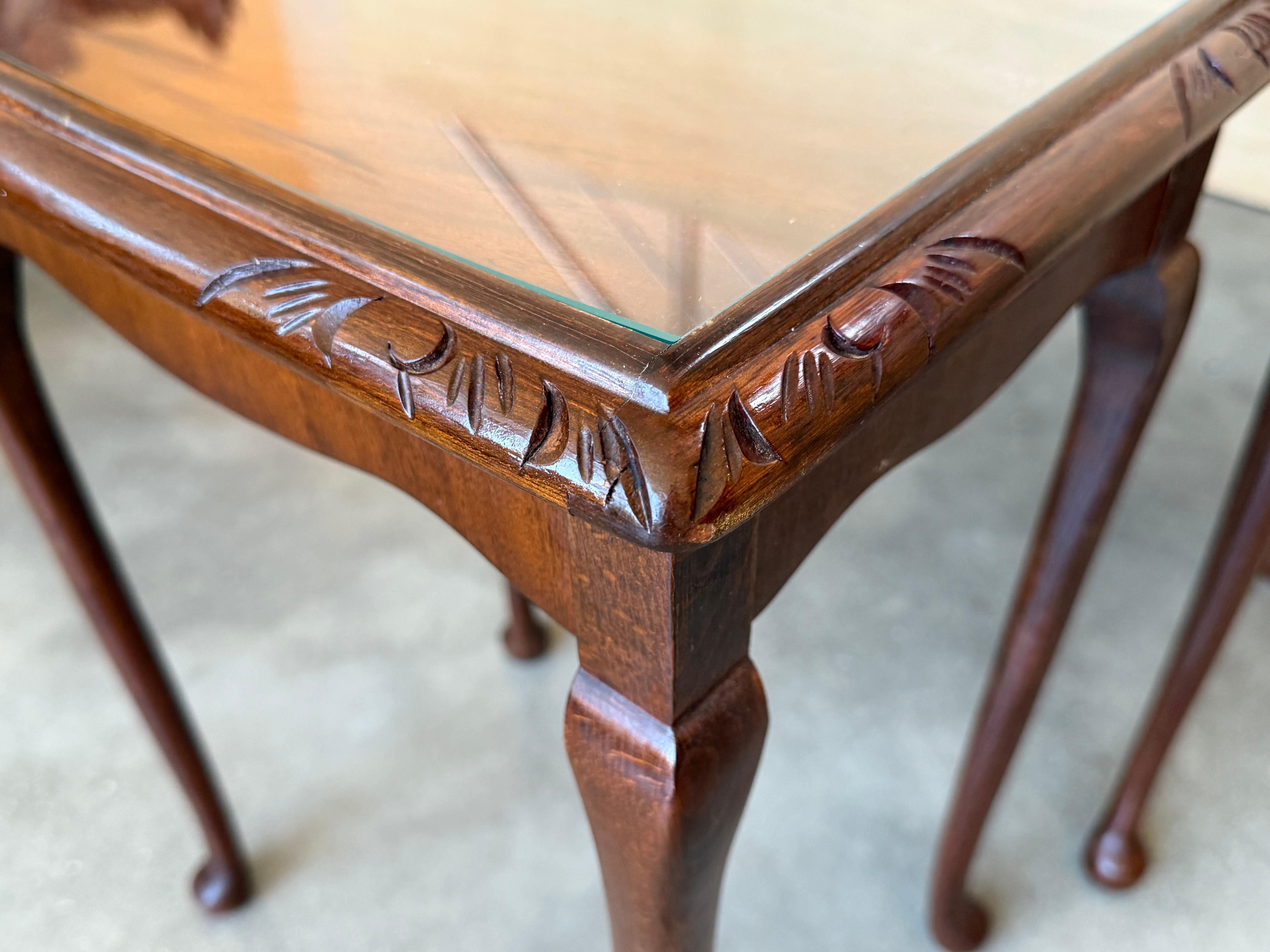 Set of Three Mahogany Nesting tables with Glass Top im Angebot 3