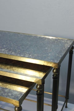 Ensemble de trois tables gigognes Maison Jansen en bronze et miroir