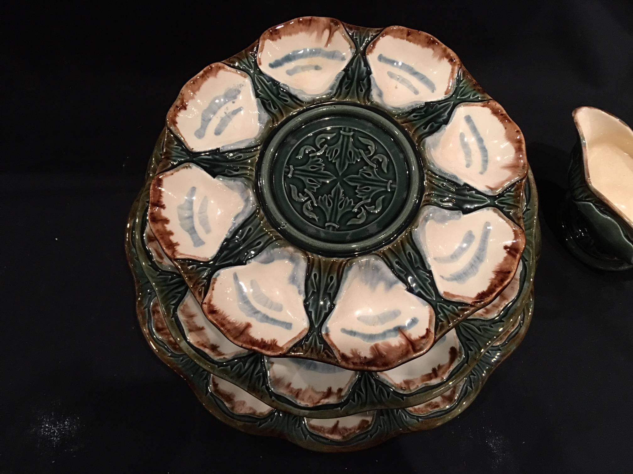 Set of three Majolica long champ Terre oyster platters, 19th century. Large platter is 14