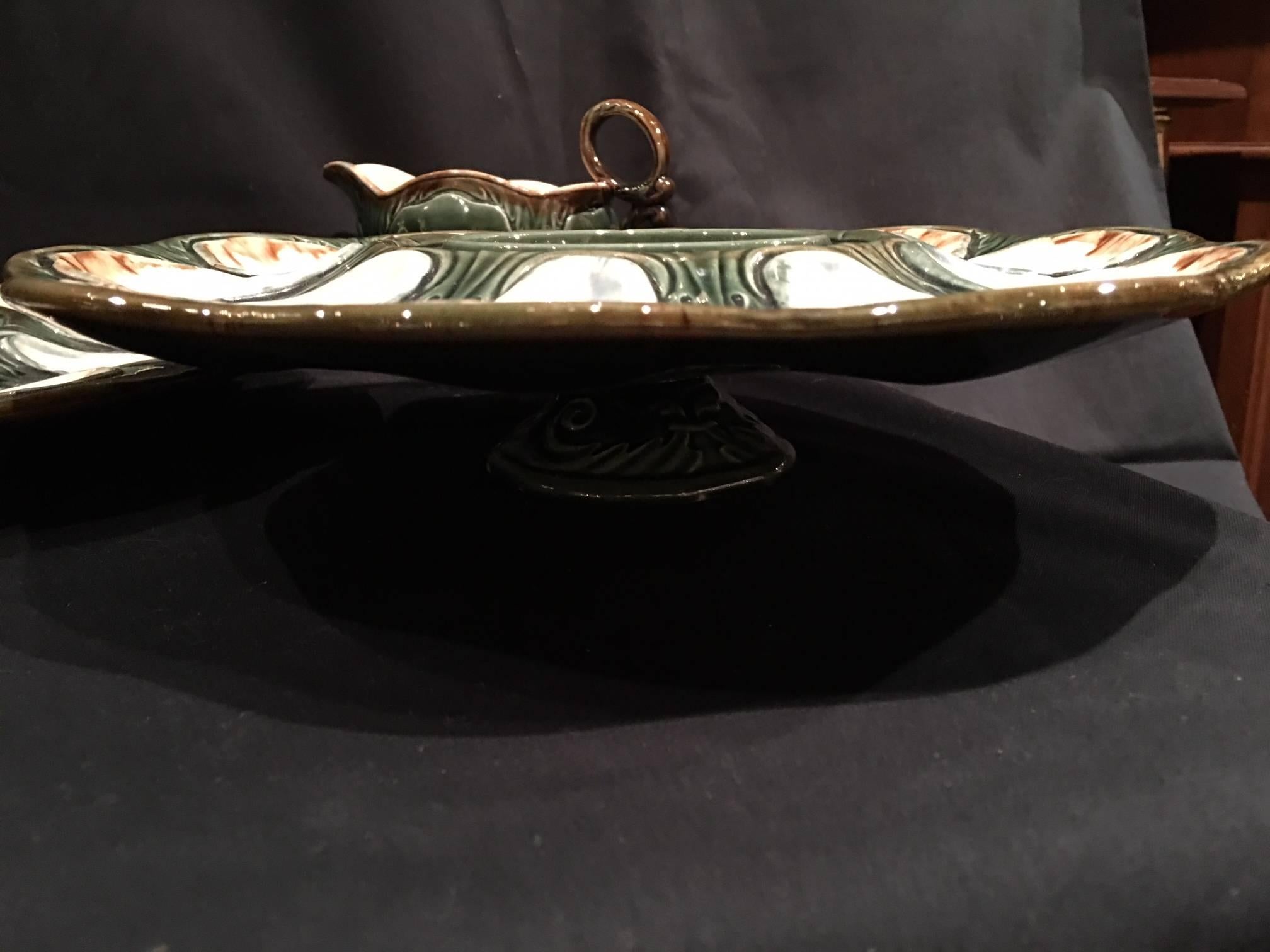 Set of Three Majolica Long Champ Oyster Platters and a Sauce Boat, 19th Century 3