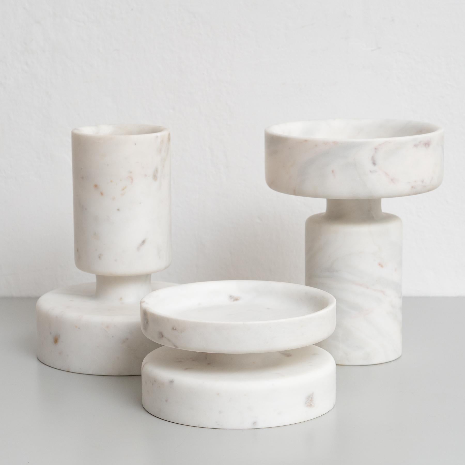 Set di tre vasi di marmi Mangiarotti di Angelo Mangiarotti, 1968
Progettata nel 1968 dall'architetto, scultore e designer italiano Angelo Mangiarotti, la collezione Marble reimmagina ciotole e vasi come opere d'arte elevate.

Ispirandosi alla