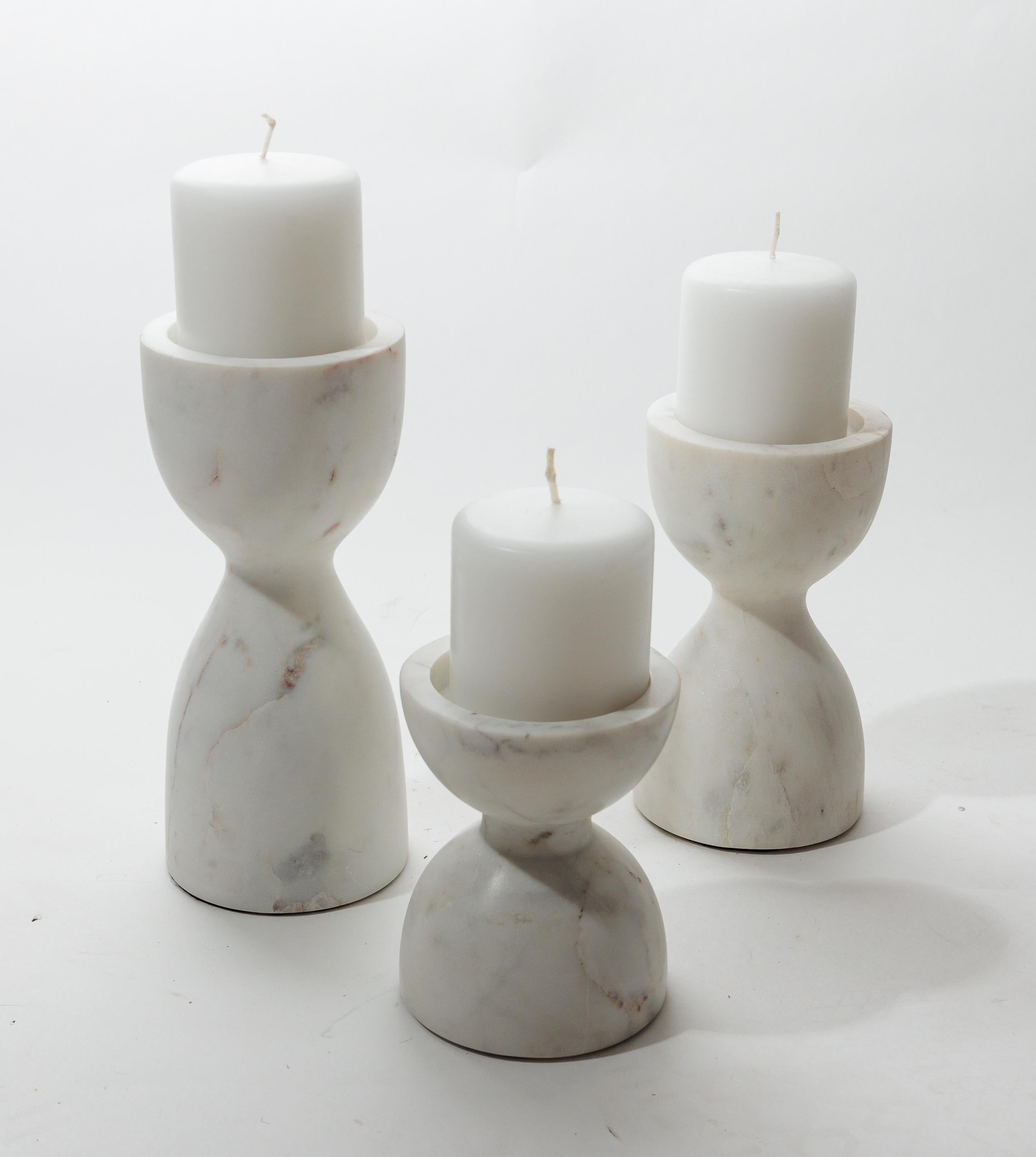 Marbre Ensemble de trois porte-bougies en marbre en vente