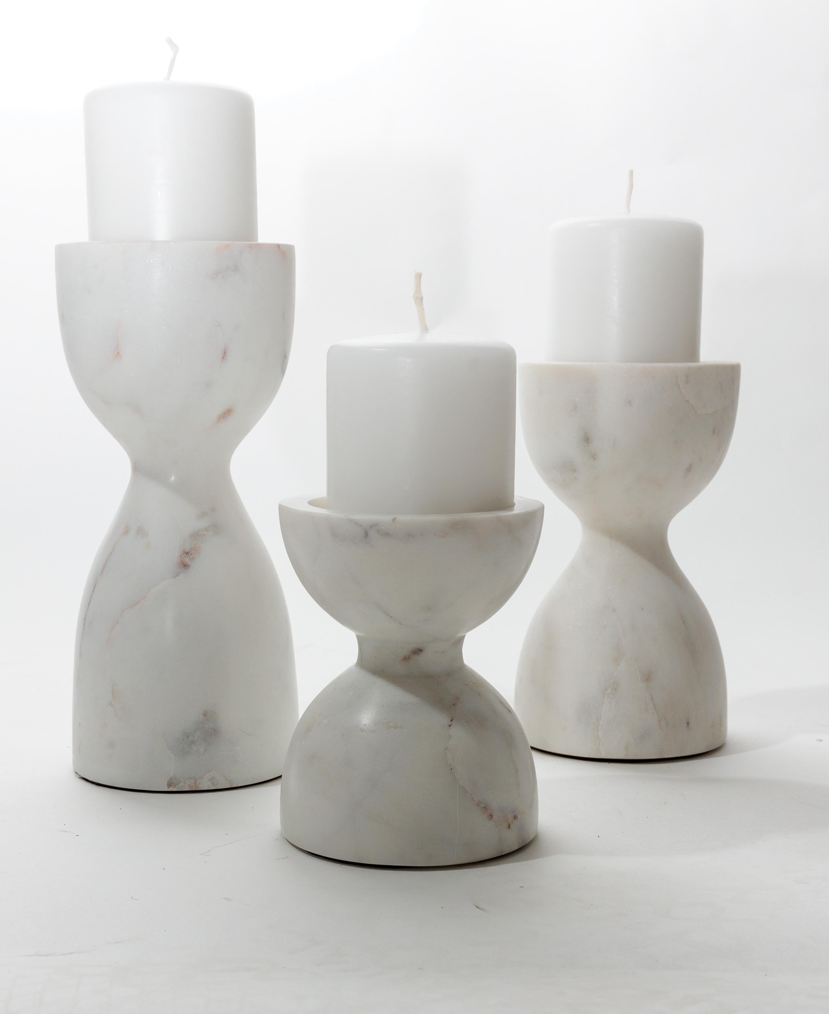 Ensemble de trois porte-bougies en marbre en vente 1