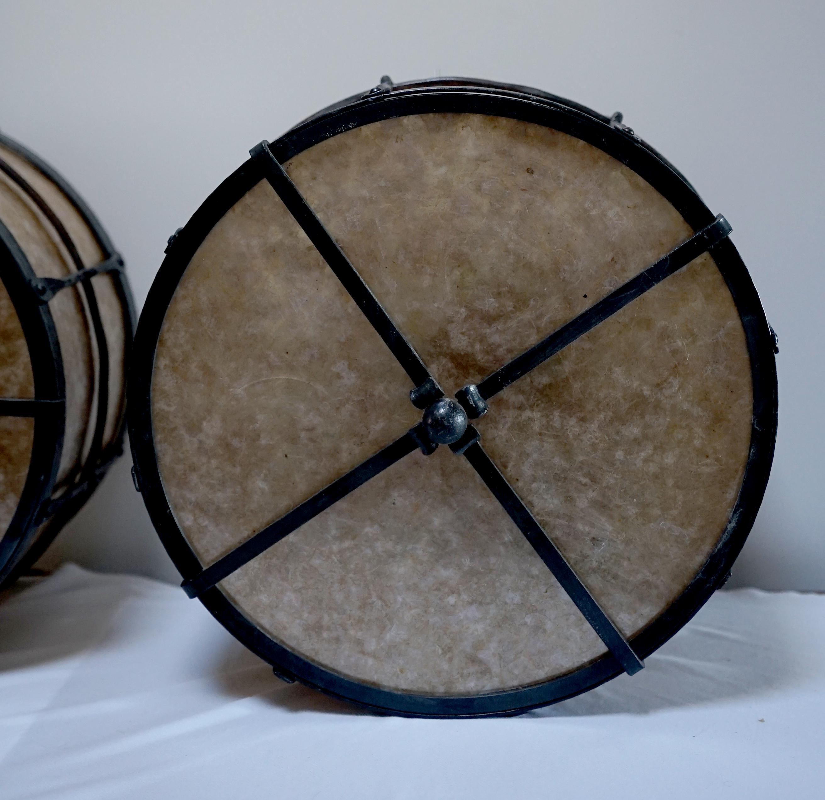 Set von drei Mica Texas Lightsmith Vintage-Trommel-Schmiedeeisen-Anhängern aus Schmiedeeisen im Angebot 1