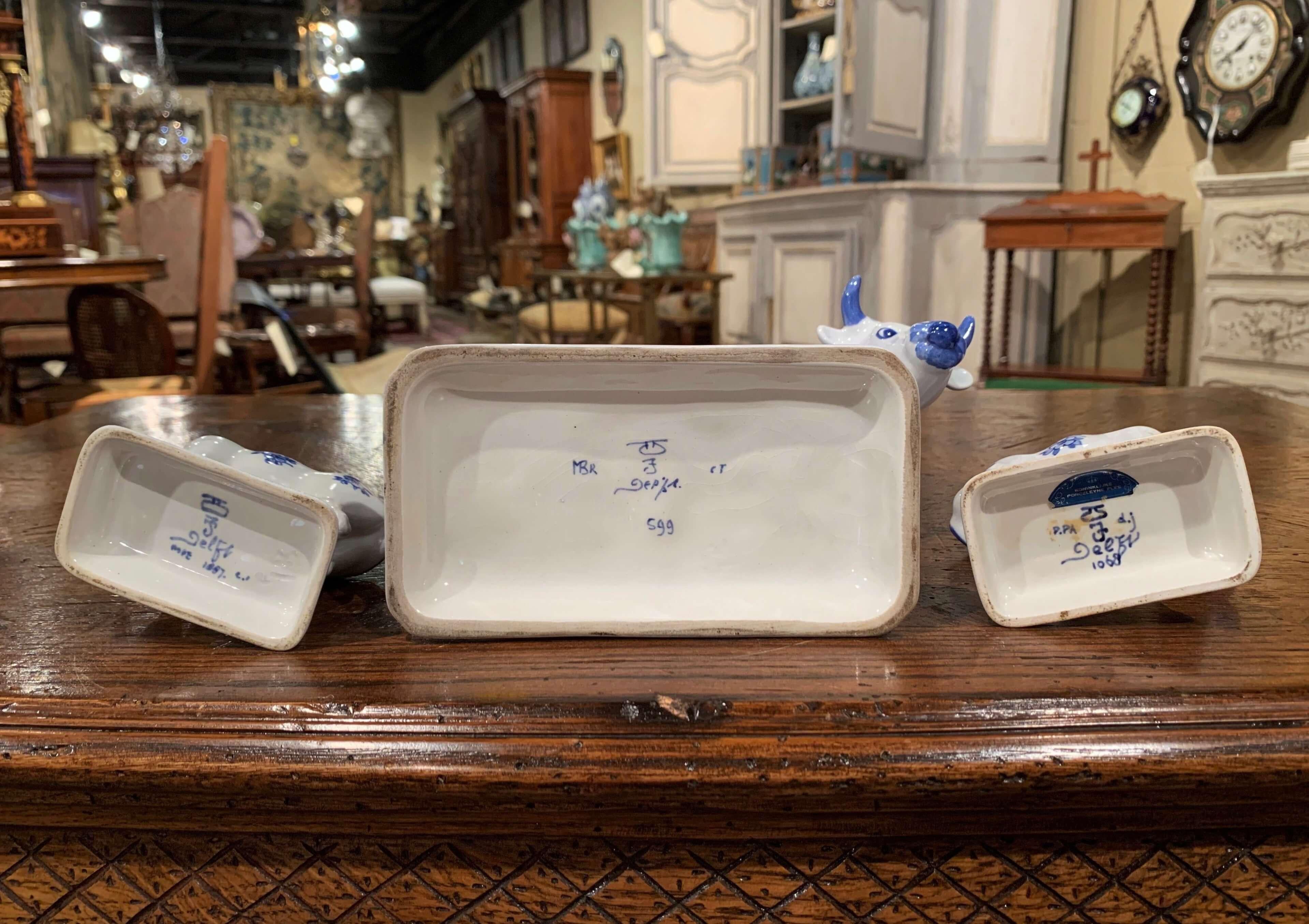 Set di tre figure di mucca in porcellana blu e bianca di Delft della metà del XX secolo in vendita 5