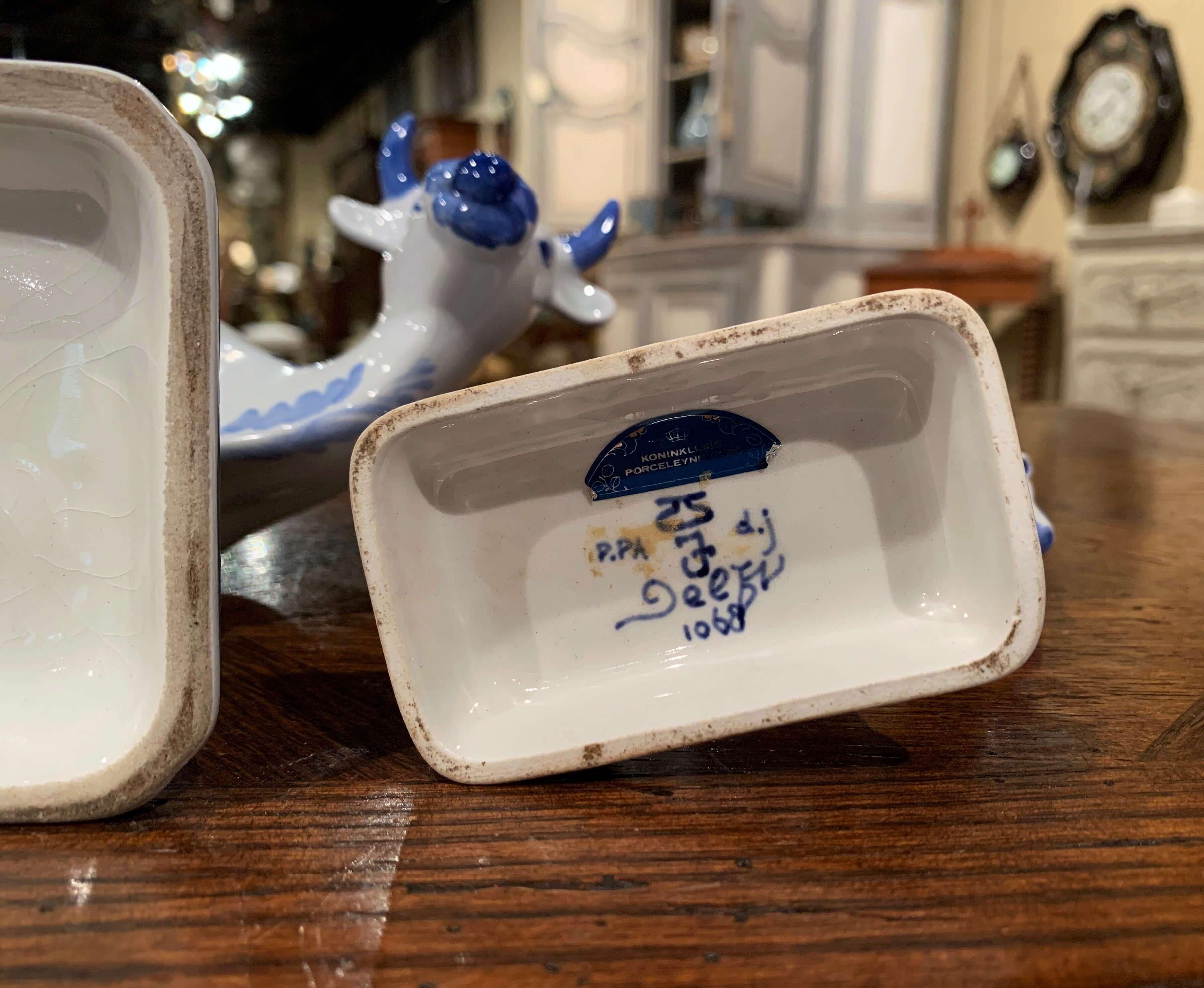 Set di tre figure di mucca in porcellana blu e bianca di Delft della metà del XX secolo in vendita 8