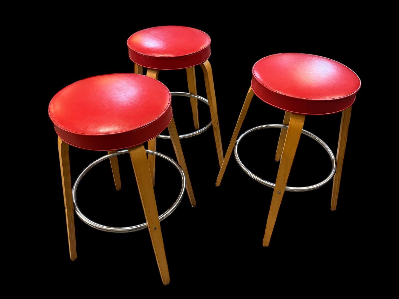 Set Of Three Mid Century Bar Stools By Thonet Circa 1950’s In Good Condition For Sale In Bernville, PA