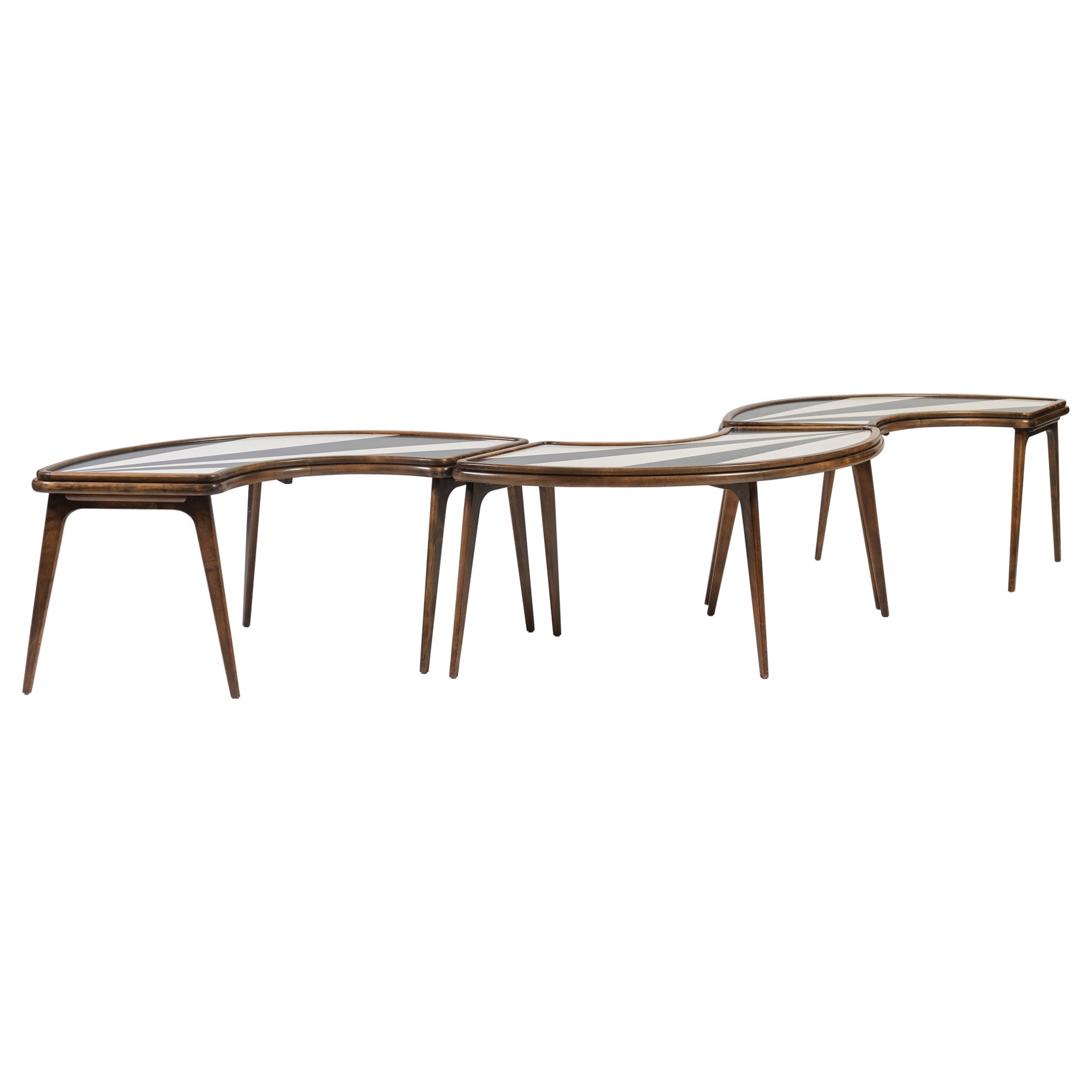 Conjunto de tres Mesas Seccionales de Mitad de Siglo en Forma de Media Luna con Tablero Laminado en venta