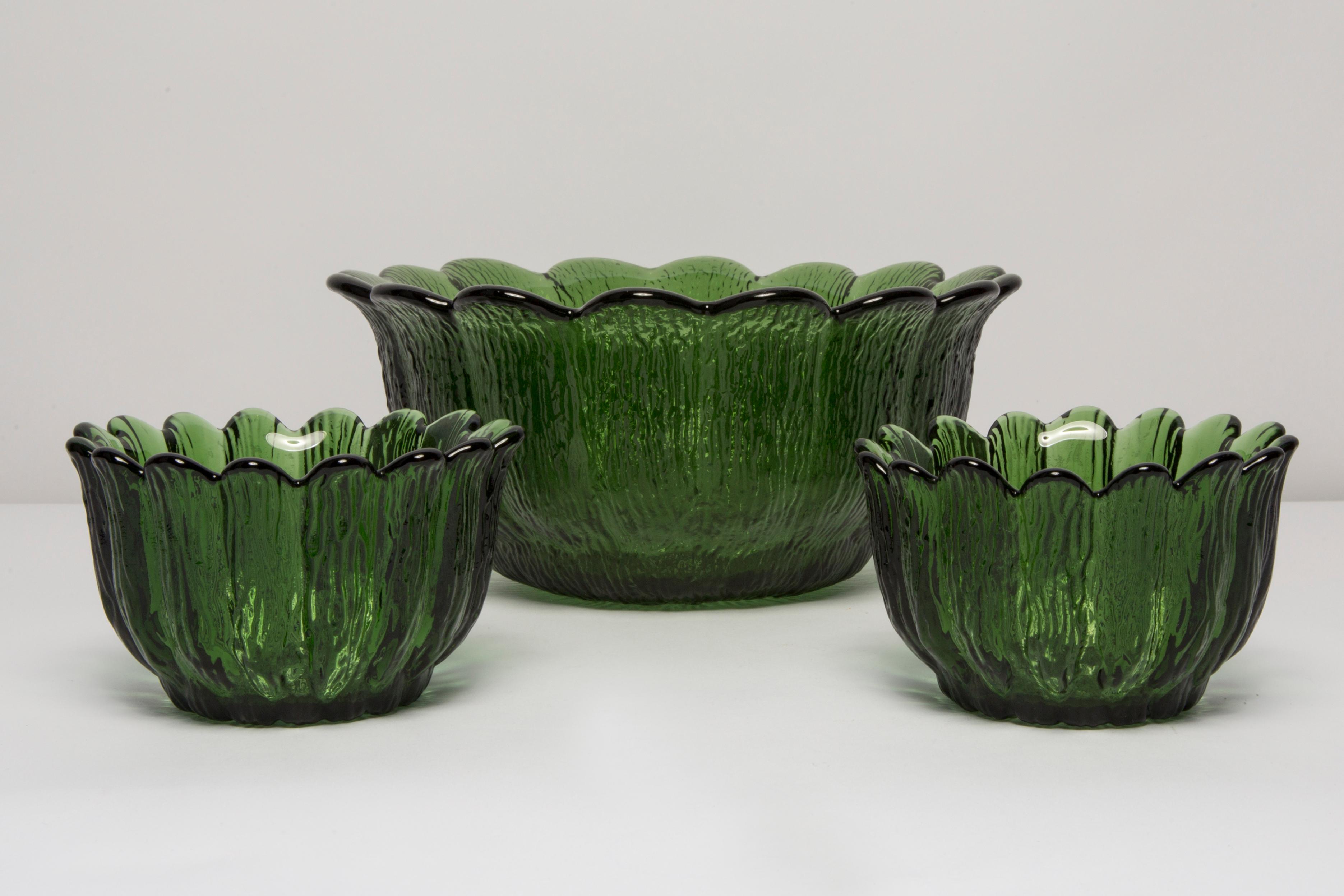 20th Century Set of Three Mid Century Crystal Green Glass Bowls, Italy, 1970s For Sale