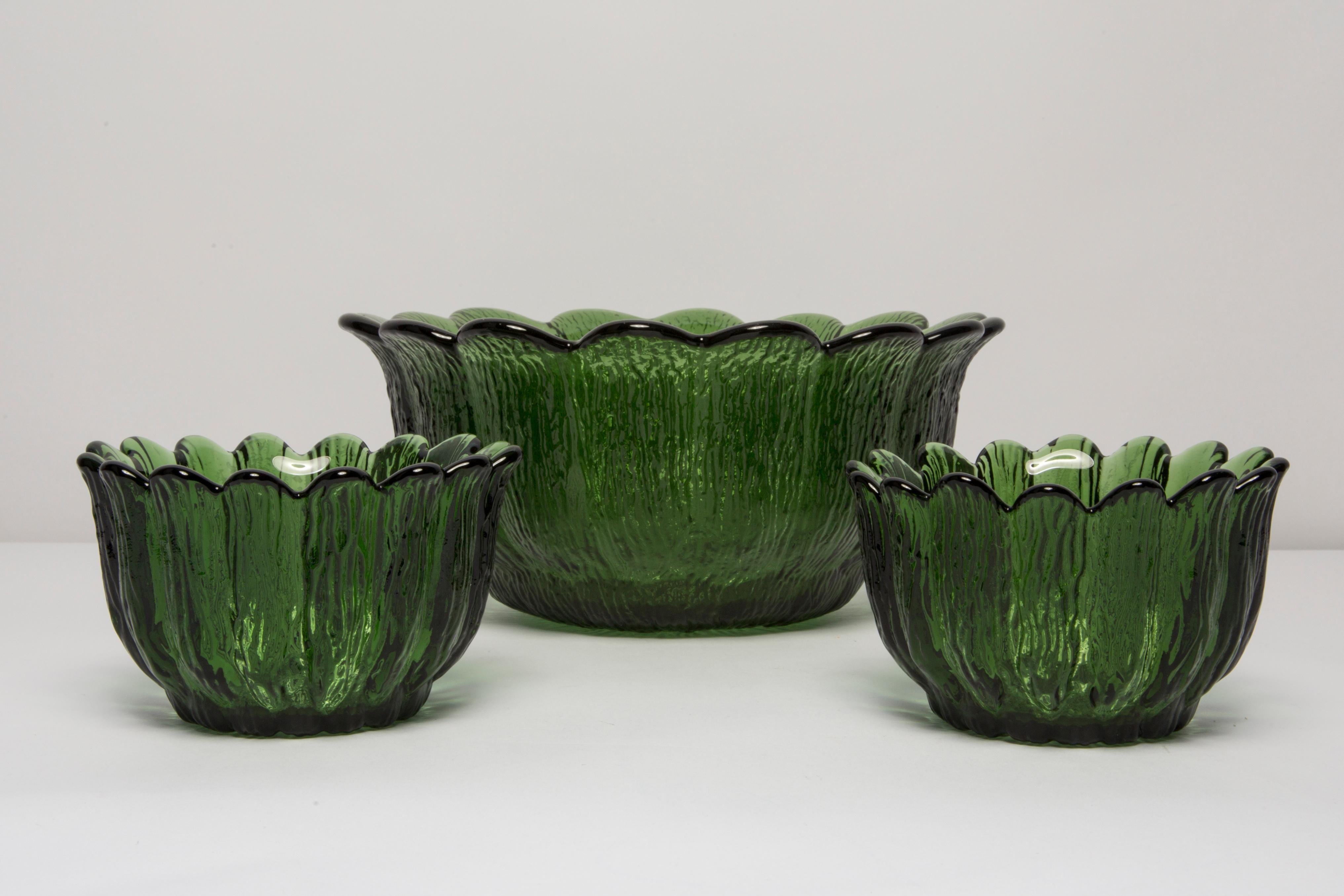 Set of Three Mid Century Crystal Green Glass Bowls, Italy, 1970s For Sale 1