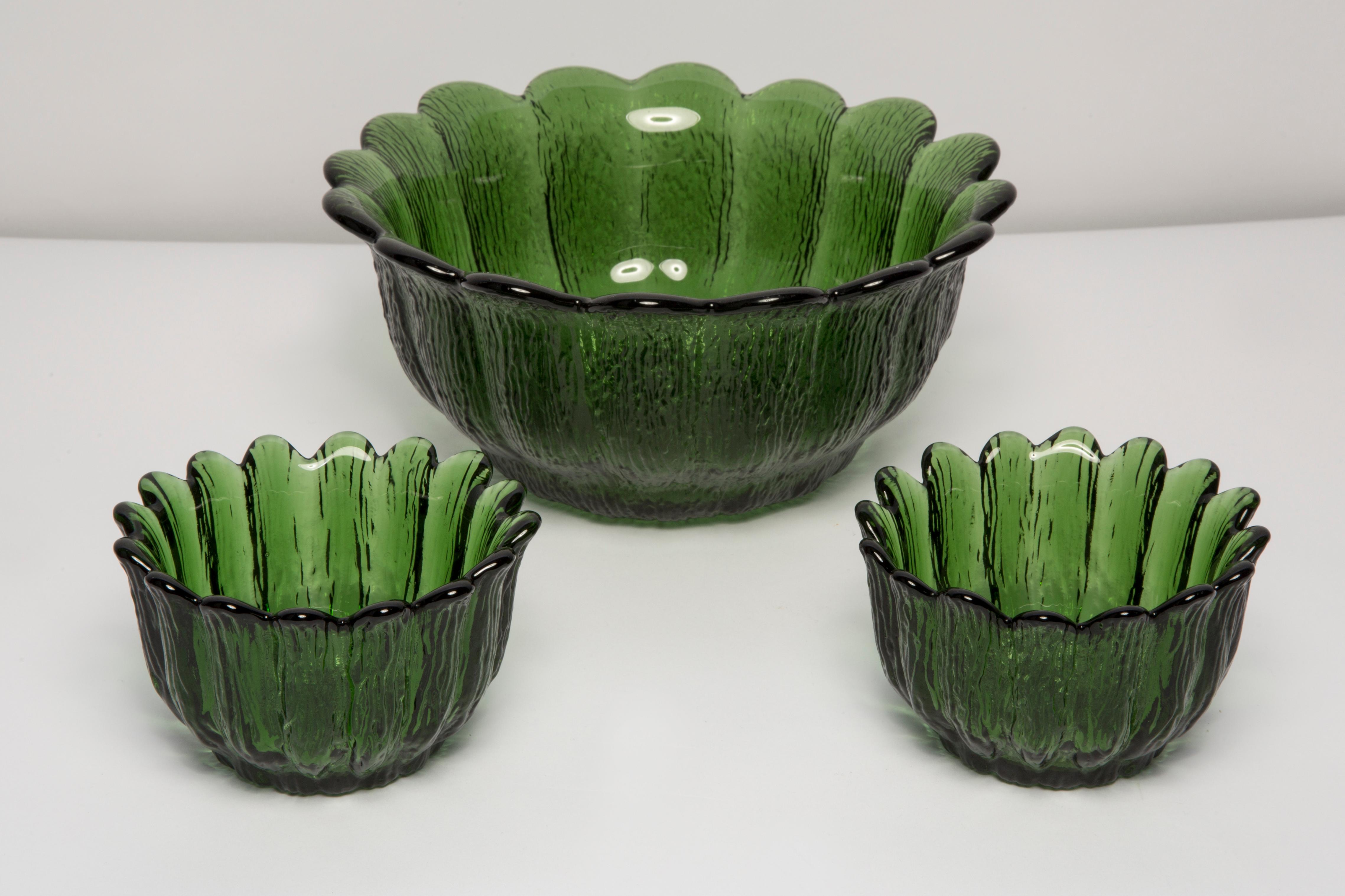 Set of Three Mid Century Crystal Green Glass Bowls, Italy, 1970s For Sale 2