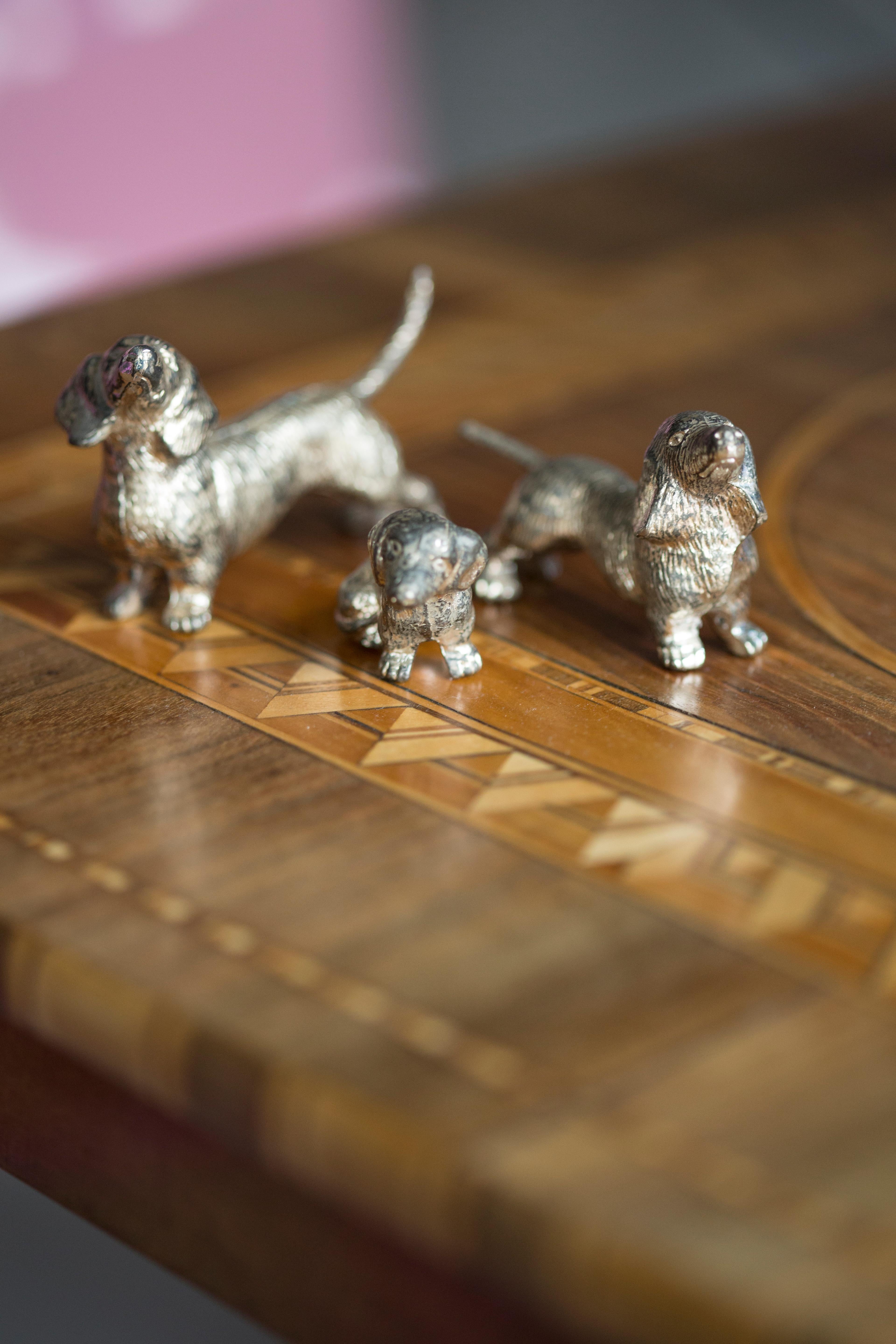 Italian metal sculptures, original very good vintage condition. 

Super small and cute items.
Sizes: 
Small: 4 x 2 x 2 cm
Medium: 6 x 2 x 3 cm
Big: 7 x 2 x 4 cm

The dogs were produced in 1950s in Italy.