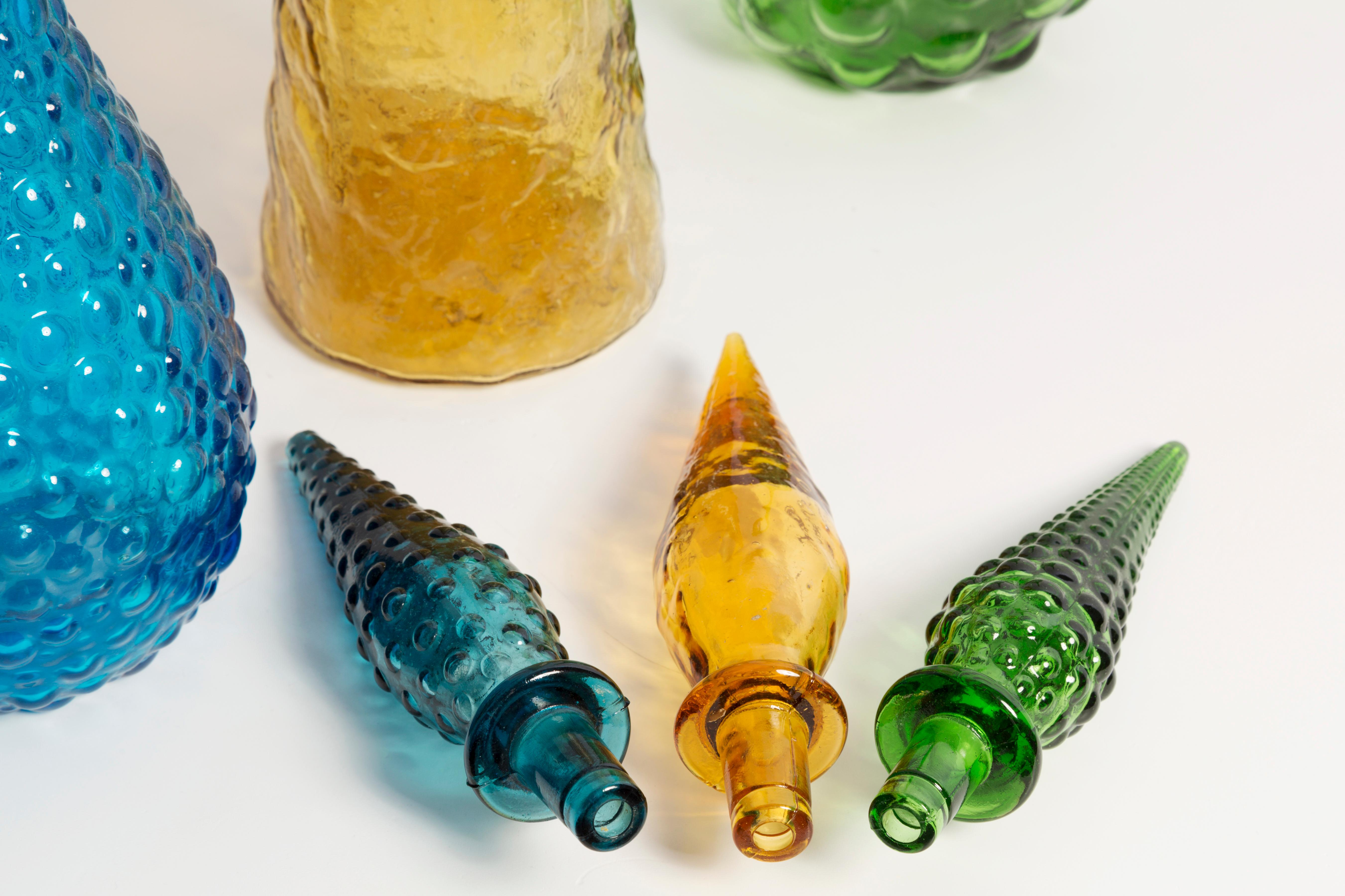 Ensemble de trois carafes à décanter en verre Empoli mi-siècle avec bouchon, Italie, années 1960 en vente 3