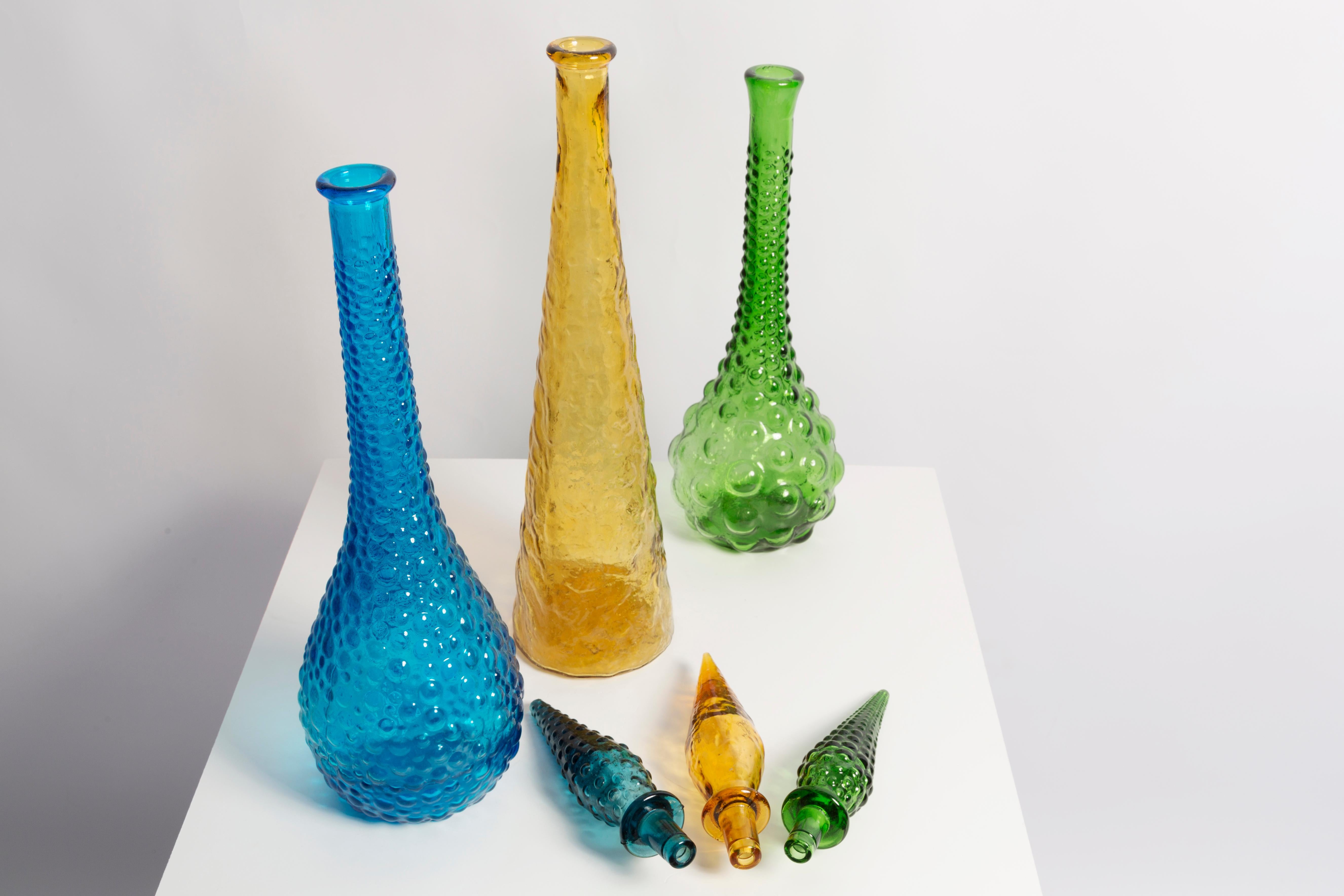 Ensemble de trois carafes à décanter en verre Empoli mi-siècle avec bouchon, Italie, années 1960 en vente 4